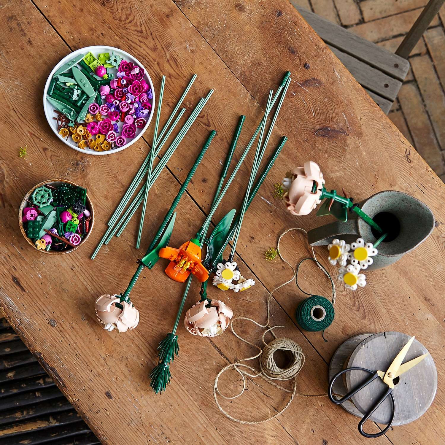 Конструктор LEGO Botanicals Букет цветов 756 дет. - фото 10