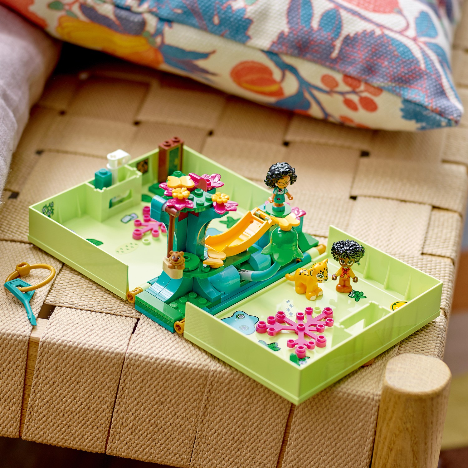 Конструктор LEGO Disney Princess Antonio Magical Door 99 дет. - фото 12