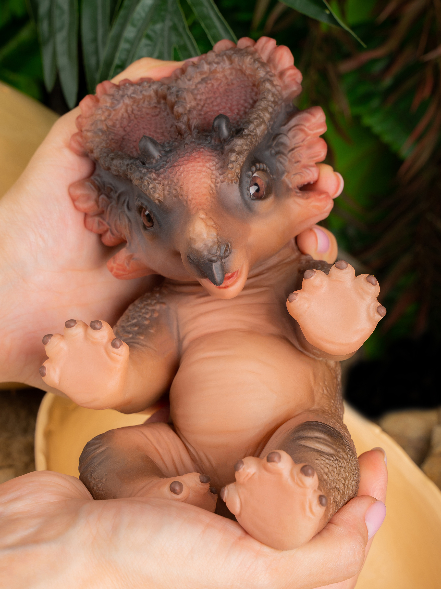 Кукла мини Magic Manufactory Magic Dino Трицератопс высота 24 см 4631163177450 - фото 21