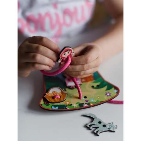 Игрушка WOODLANDTOYS шнуровка Красная шапочка