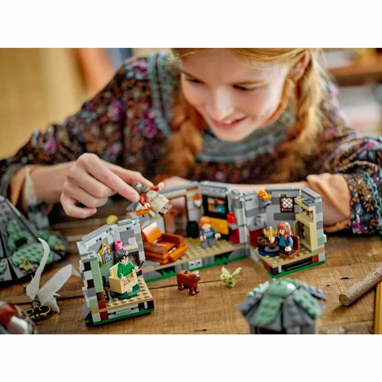 Конструктор LEGO Harry Potter Хижина Хагрида 896 дет. - фото 10