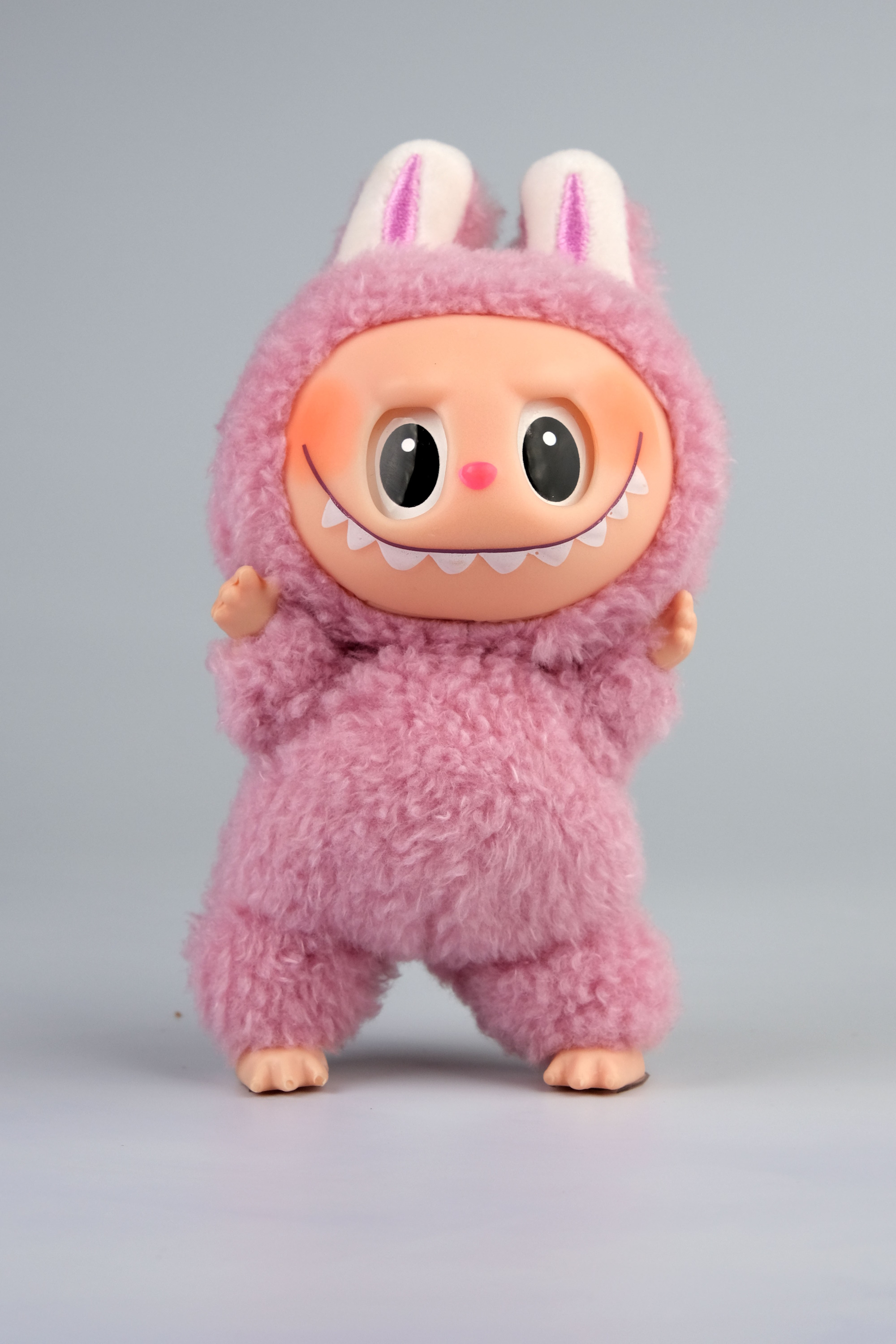 Брелок Labubu розовый - фото 7