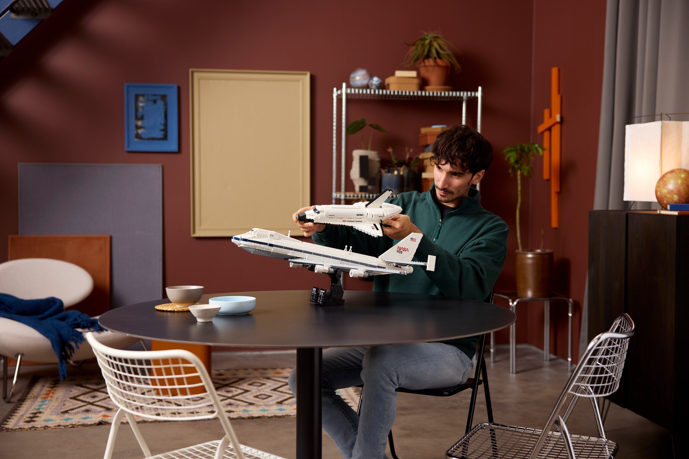 Конструктор LEGO Icons 10360 2417 дет. - фото 7