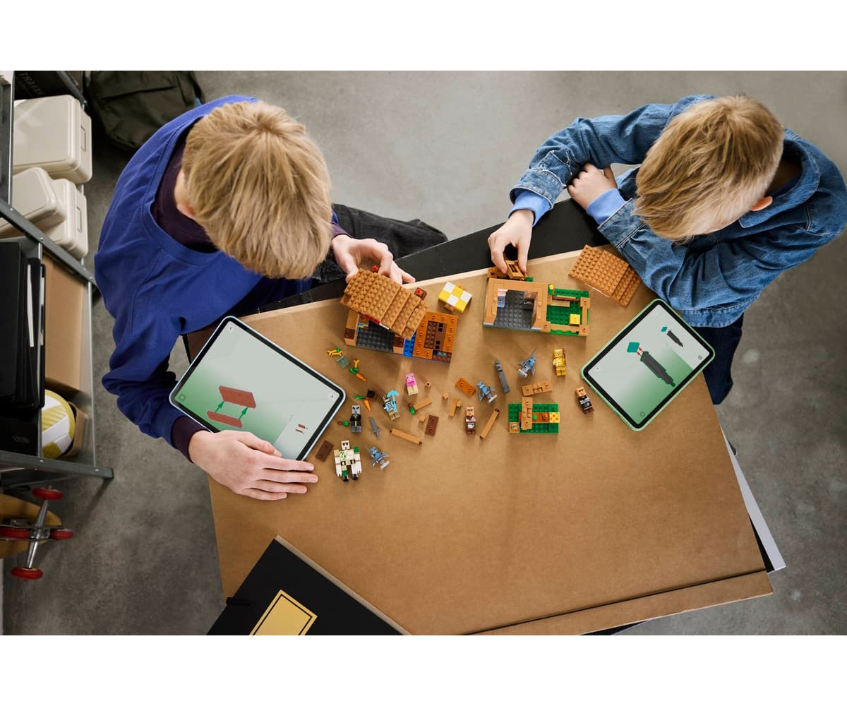 Конструктор LEGO Minecraft Атака деревни заклинателем 607 дет. - фото 8