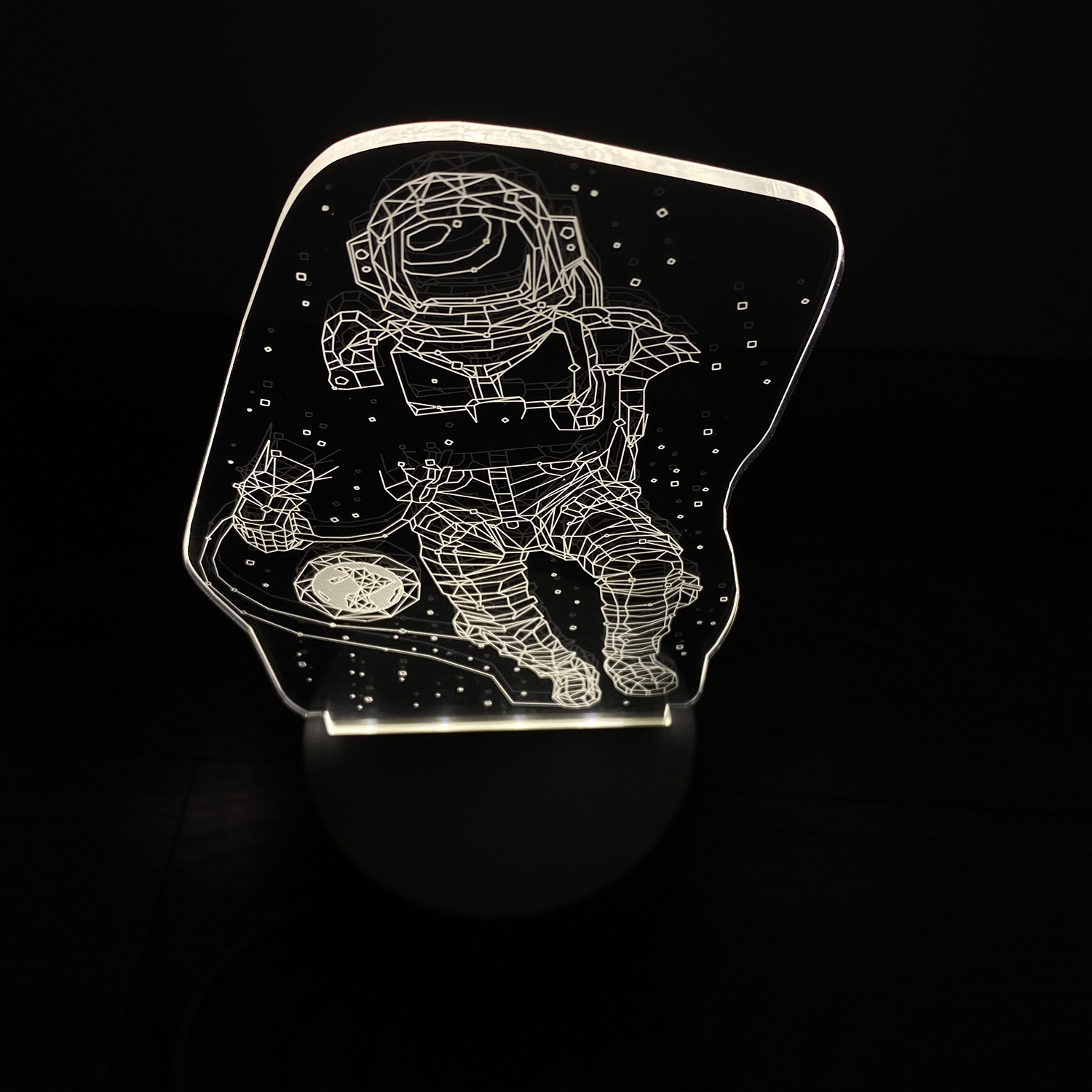 Светильник MINI-TOYS Космонавт в открытом космосе LED RGB - фото 3