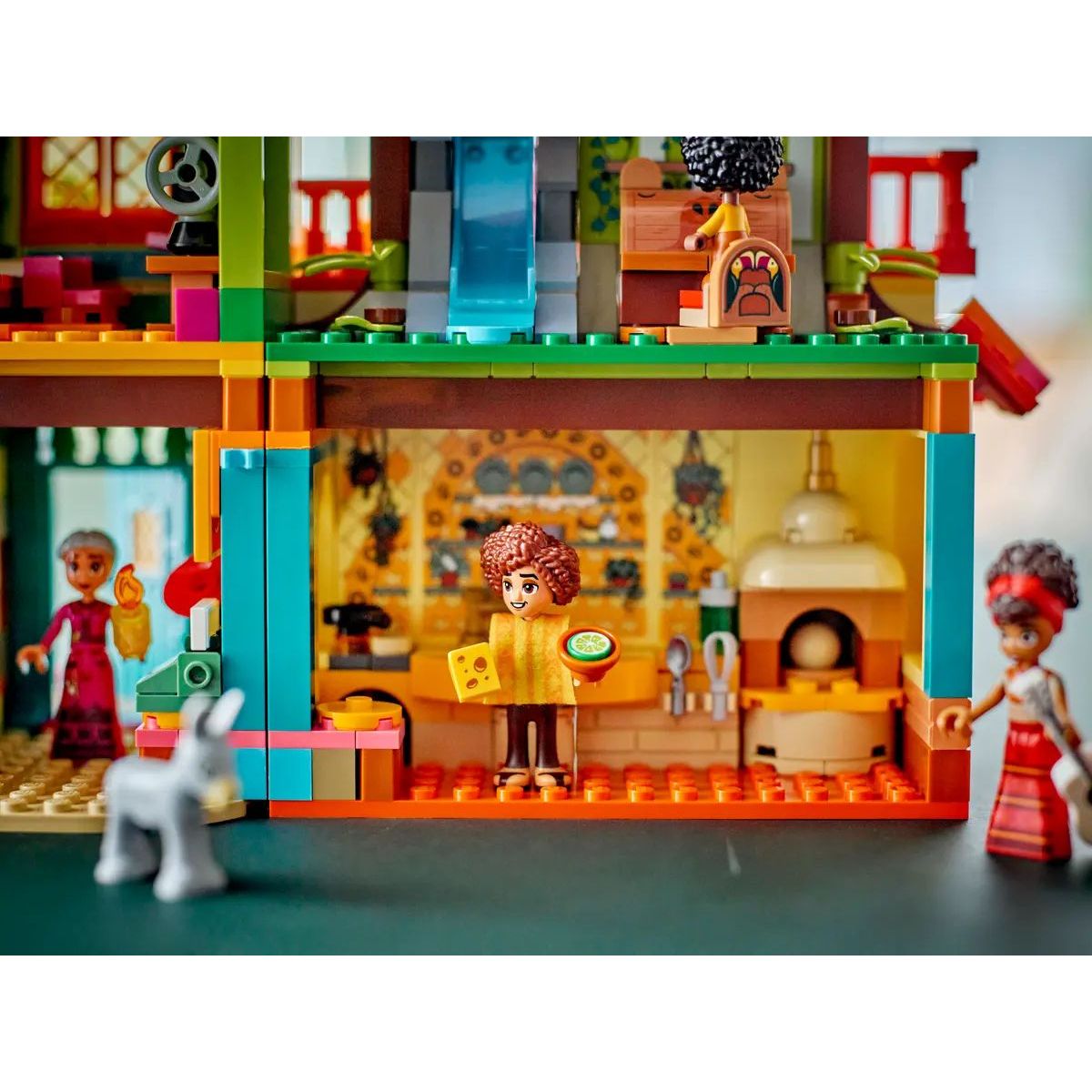 Конструктор LEGO Disney Волшебный дом Мадригал блочный - фото 8