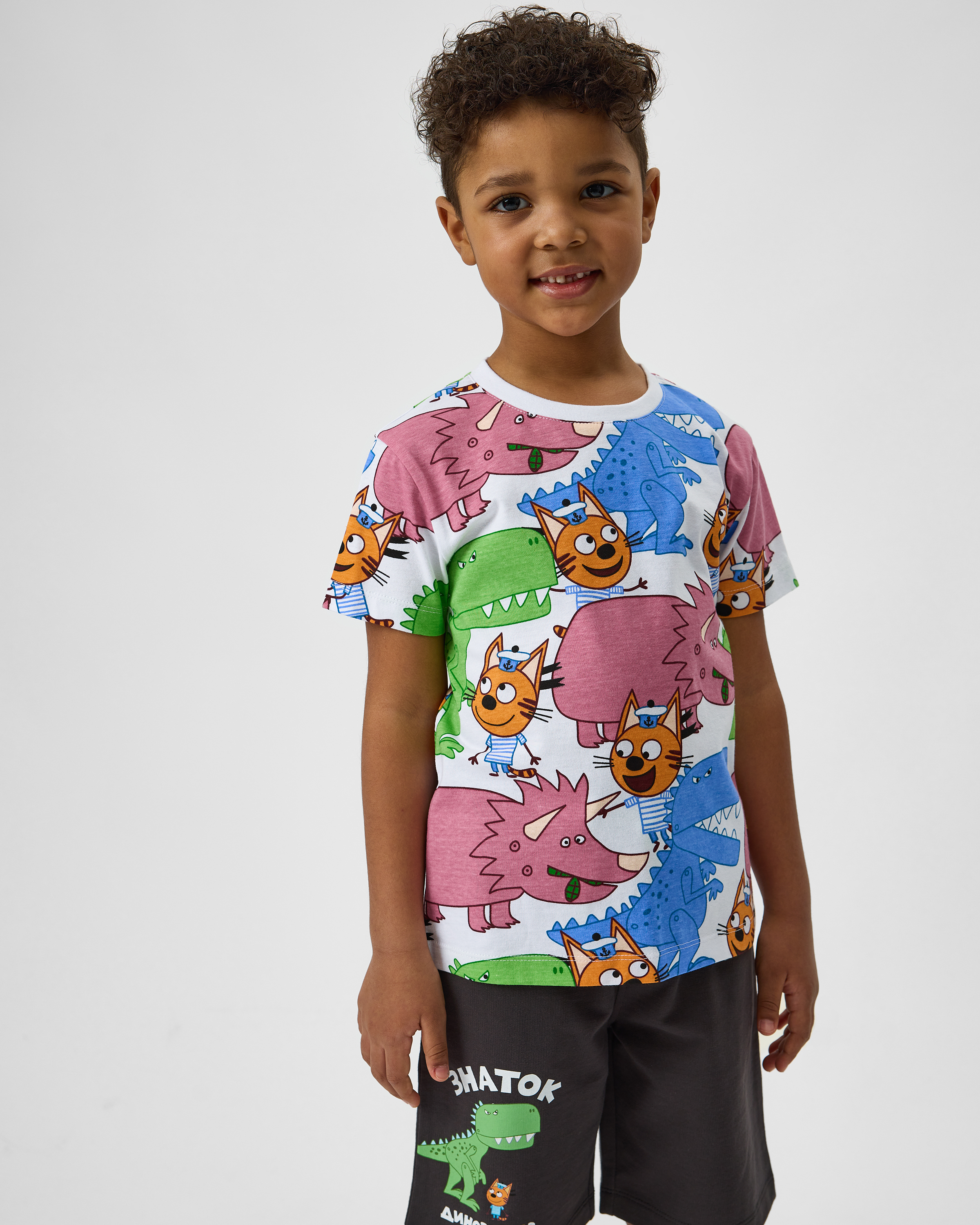 Изображение товара Детская футболка Три кота белая с принтом Коржик и динозавры 104 размер