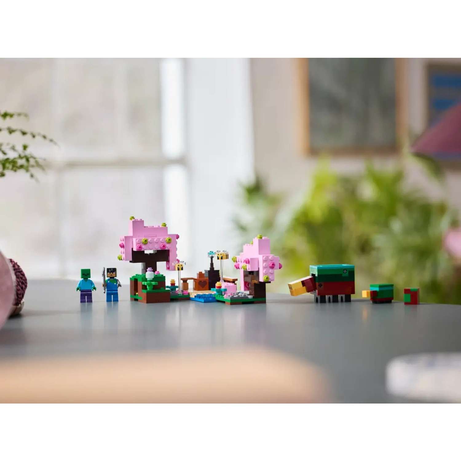 Конструктор LEGO Minecraft Вишневый цветущий сад 304 дет. - фото 13