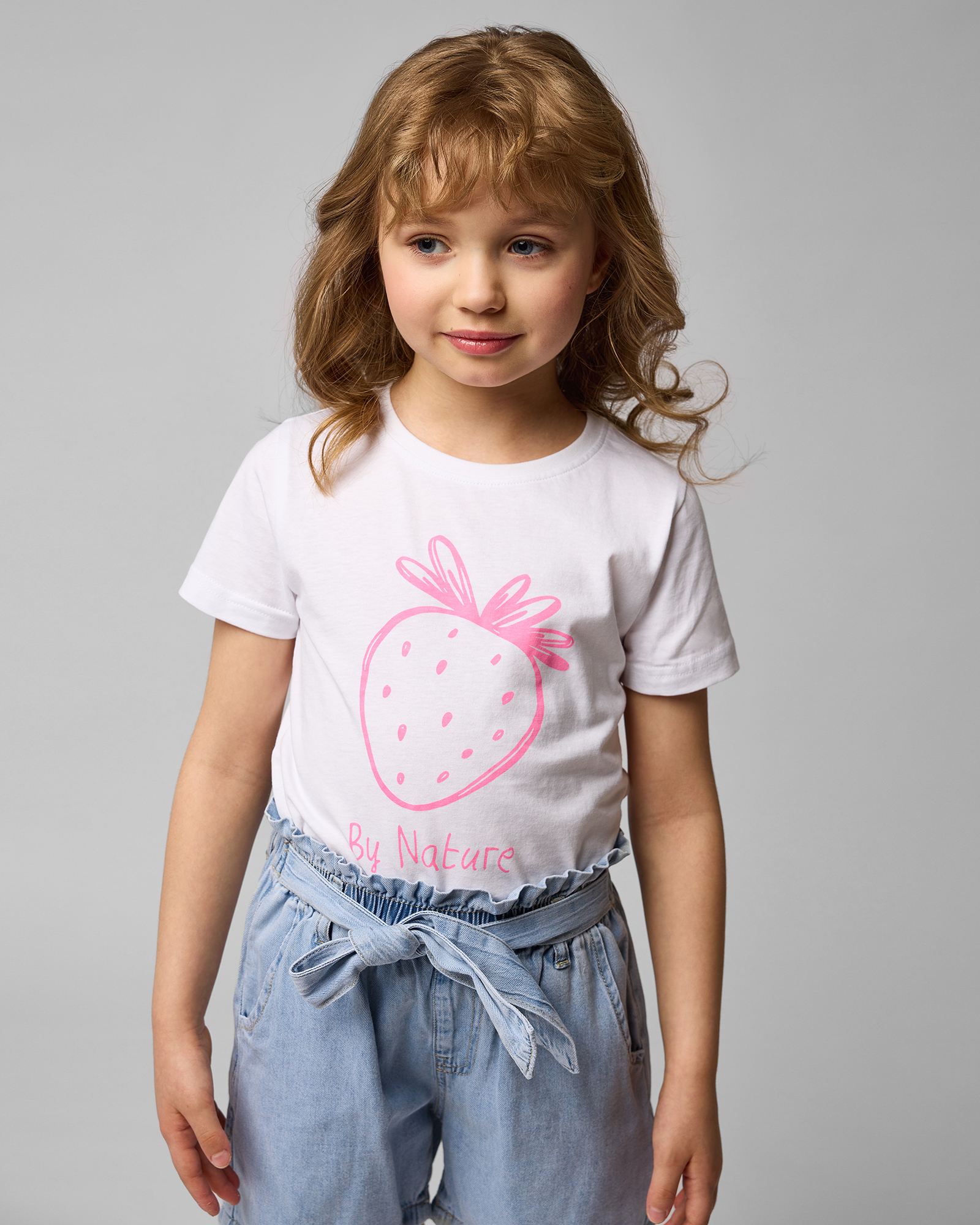 Изображение товара Футболка Futurino Белая 100% хлопок Яркий принт для девочек