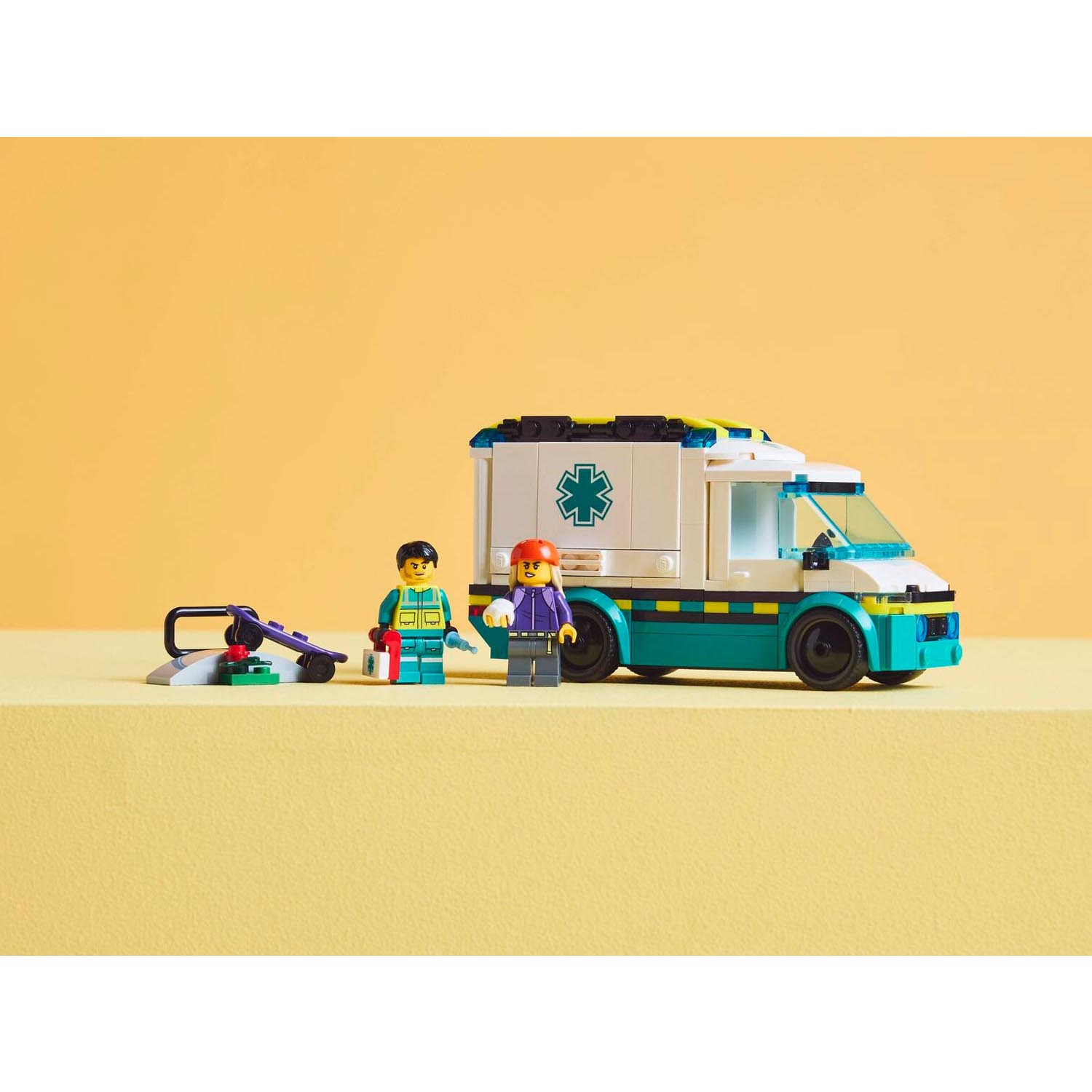 Конструктор LEGO City Машина Скорой помощи 184 дет. - фото 10