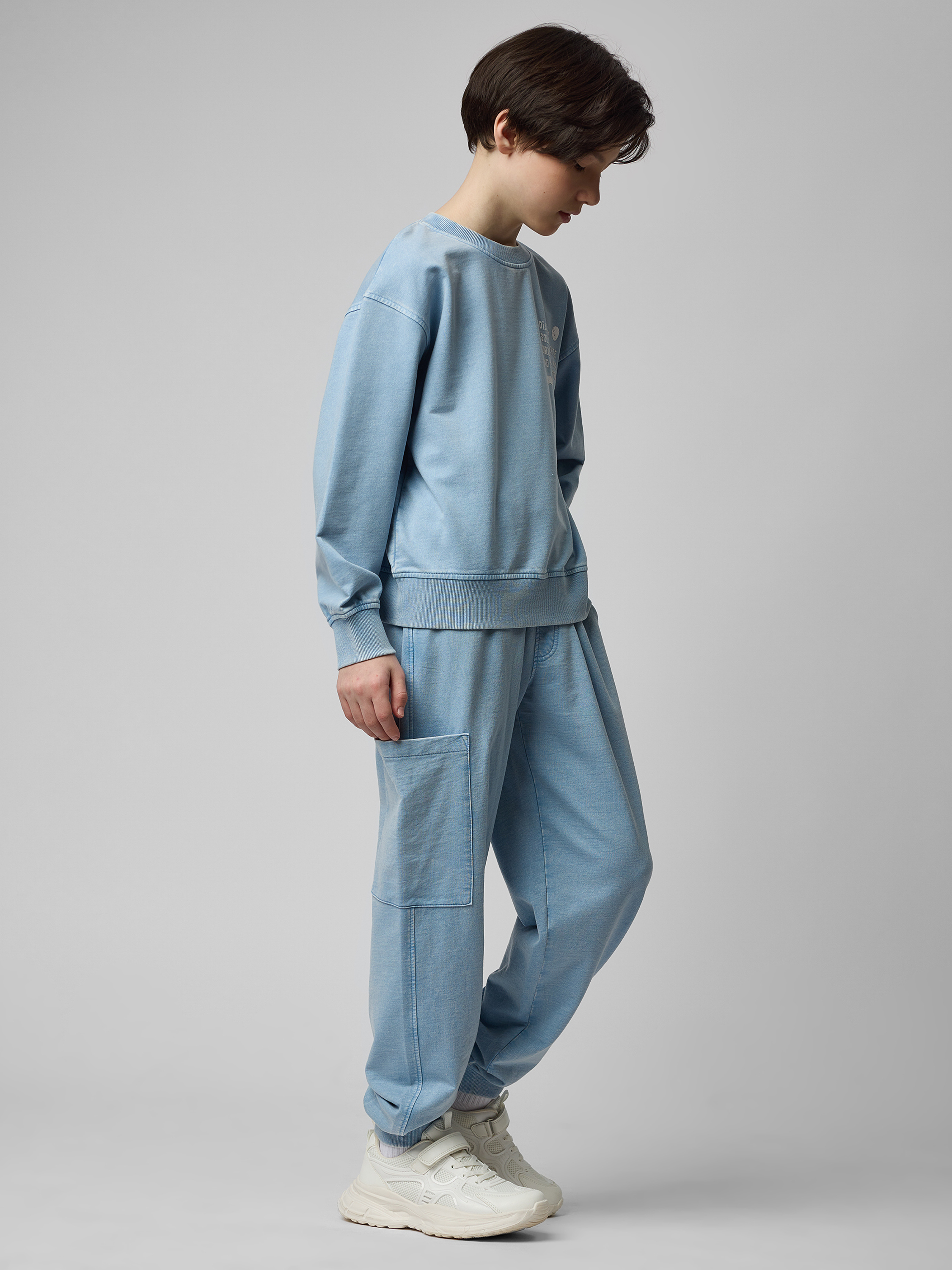 Изображение товара Голубые брюки для мальчика Futurino Fashion 140 с карманами Изображение товара Голубые брюки для мальчика Futurino Fashion 140 с карманами