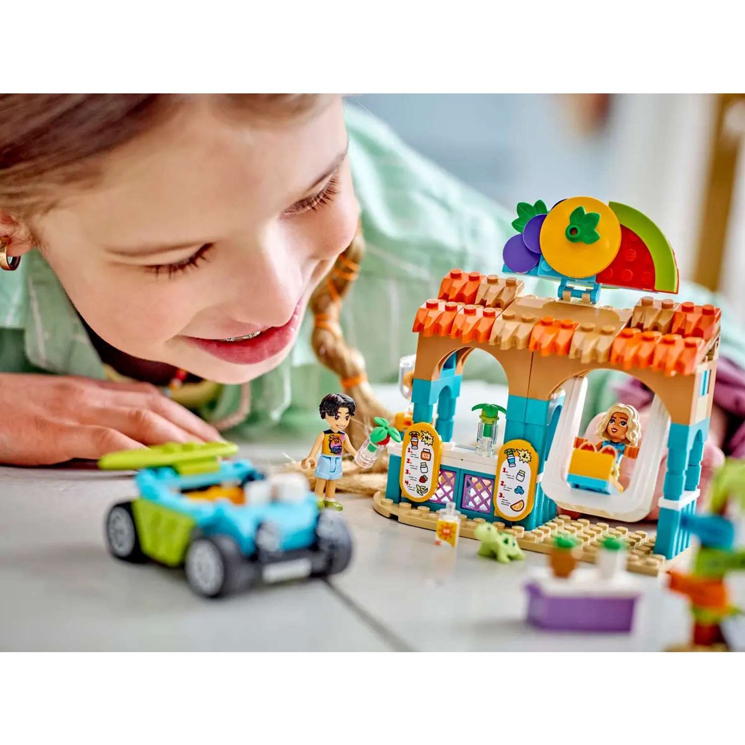 Конструктор LEGO Friends Подставка для пляжного смузи 213 дет. - фото 11