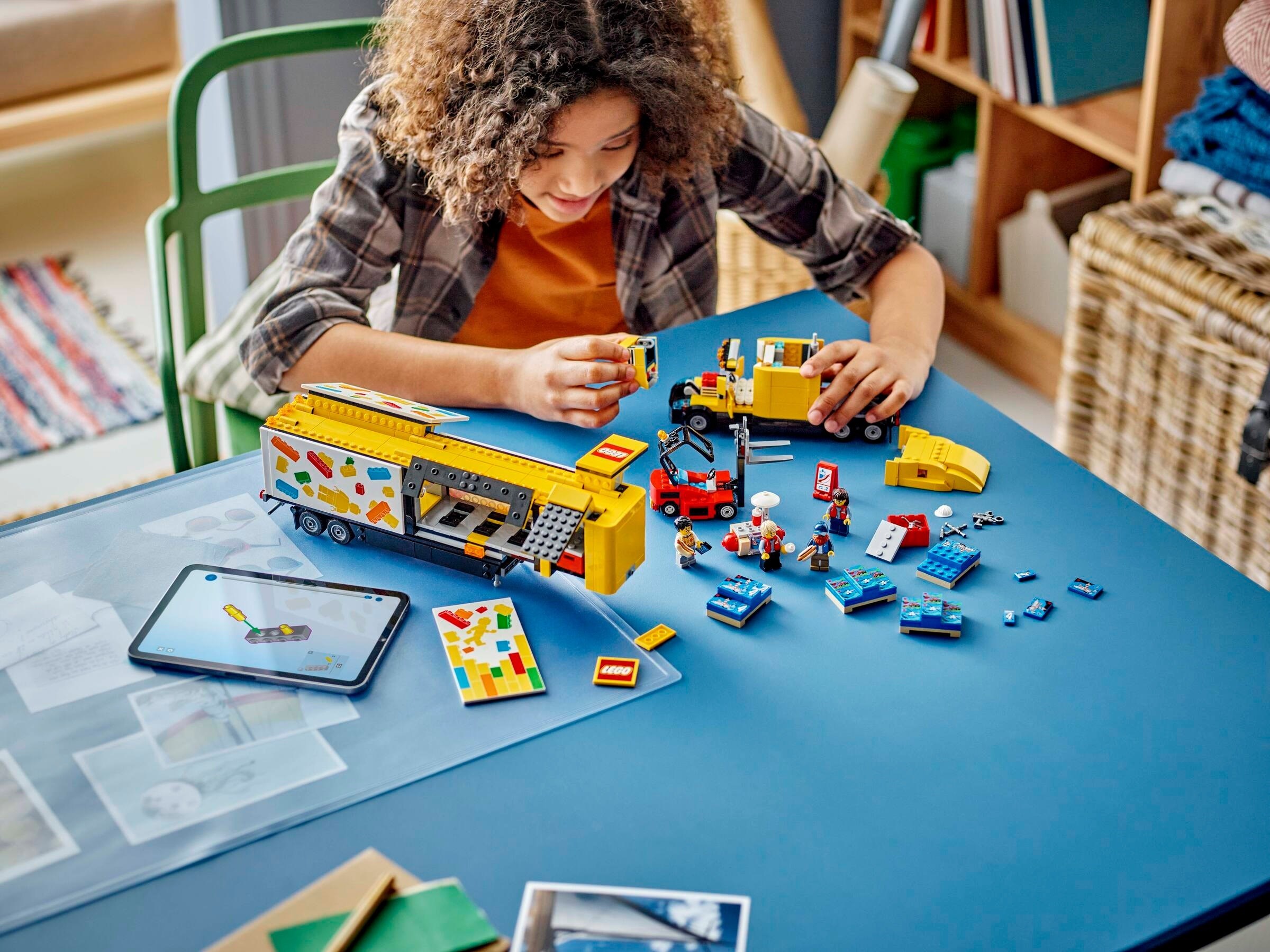 Конструктор LEGO City 60440 1061 дет. - фото 3