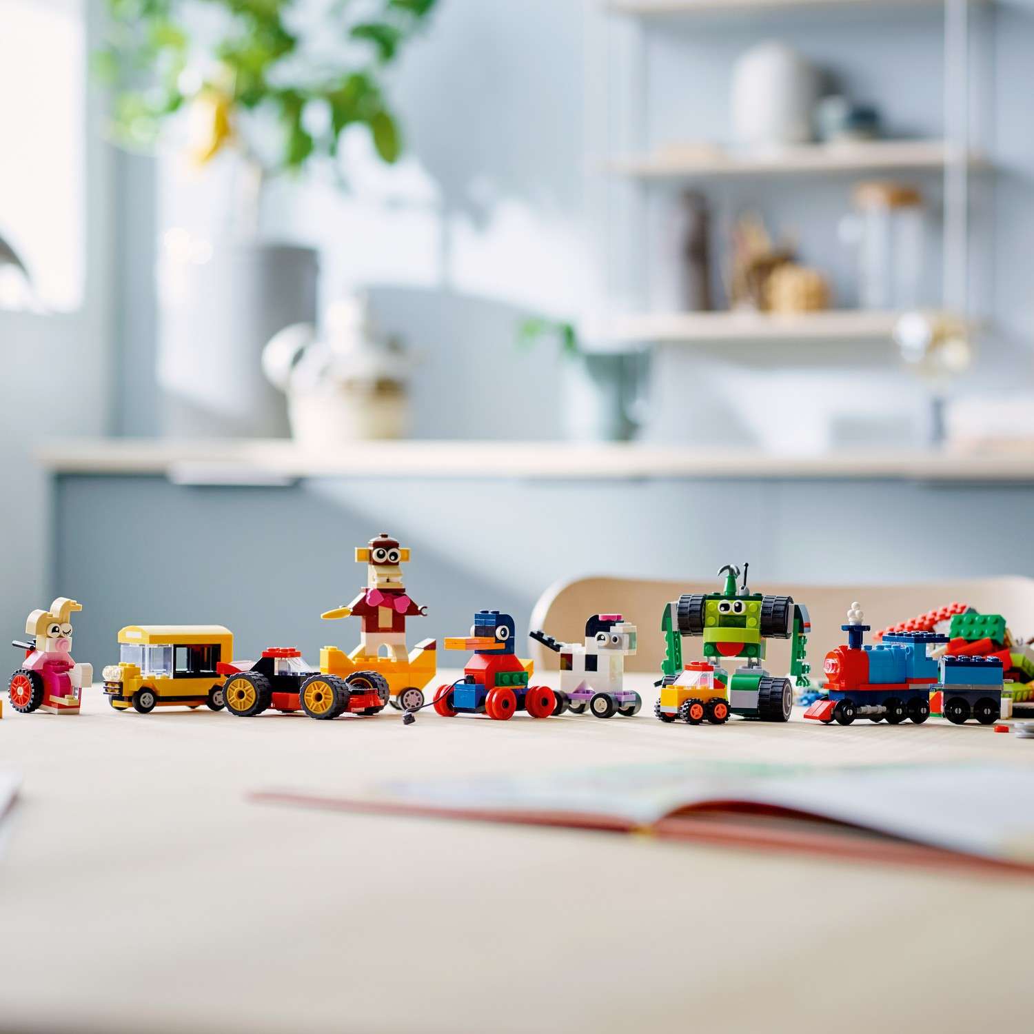 Конструктор LEGO Classic Кубики и колёса блочный - фото 8