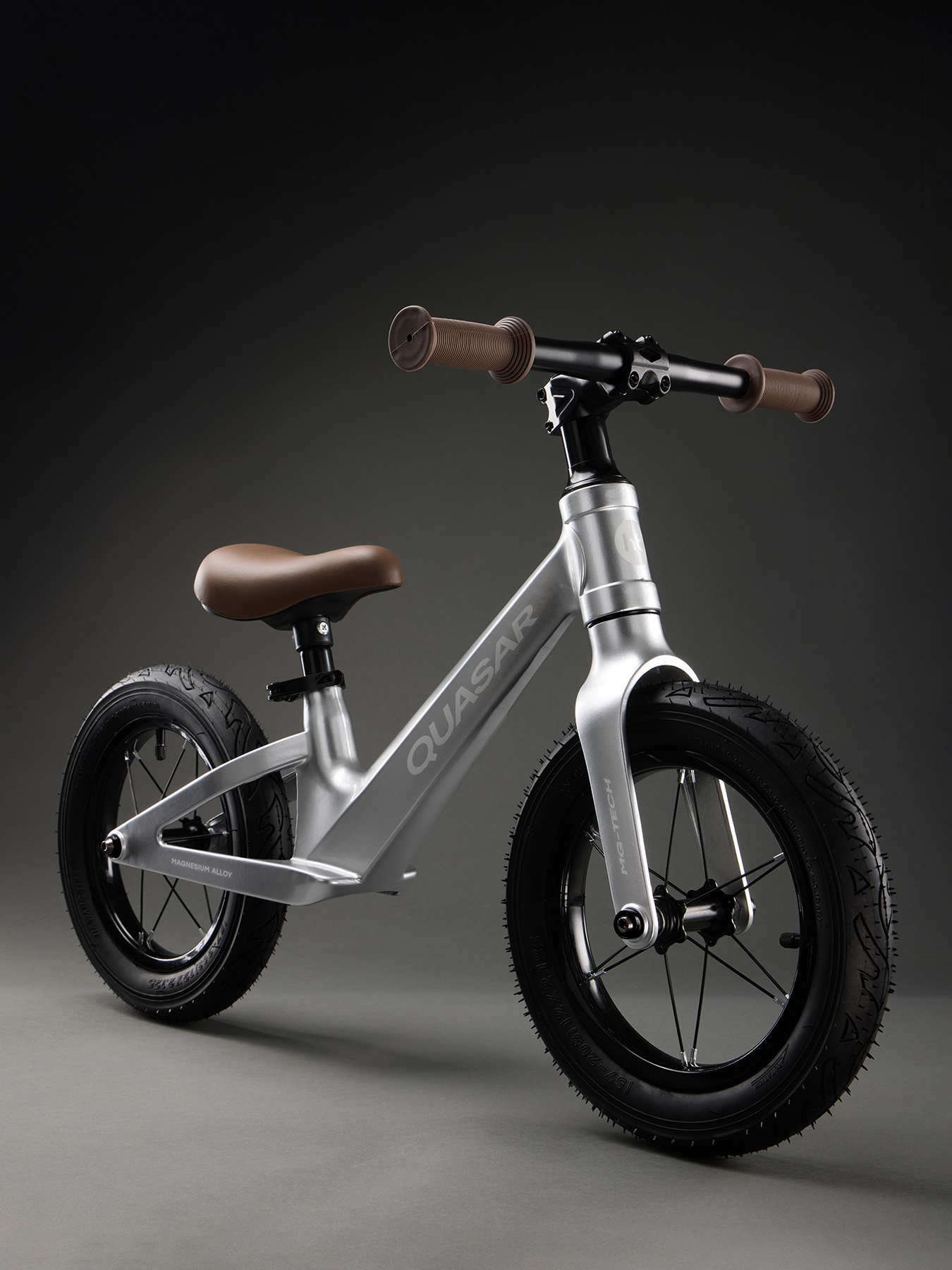 Изображение товара Детский двухколесный беговел Happy Baby 12 дюймов с регулируемым сиденьем