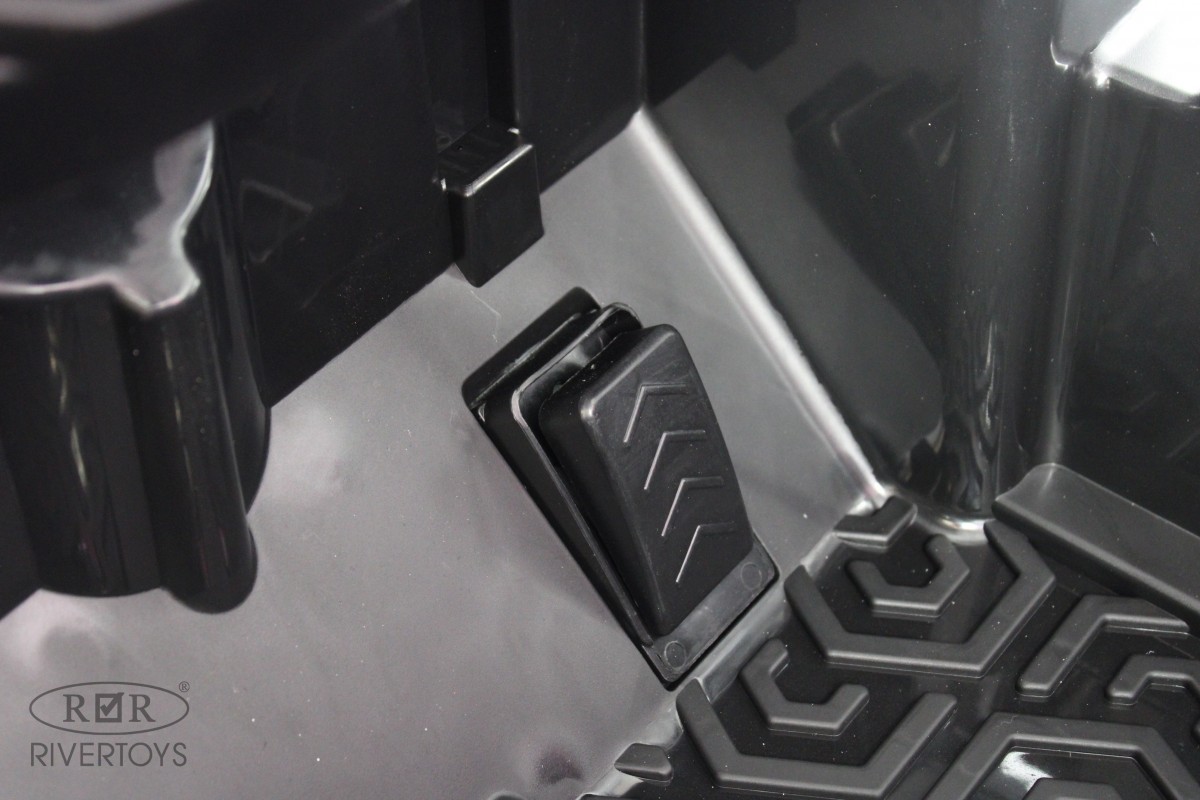 Электромобиль RIVERTOYS F888FF-A-4WD-RED С пультом ДУ - фото 10