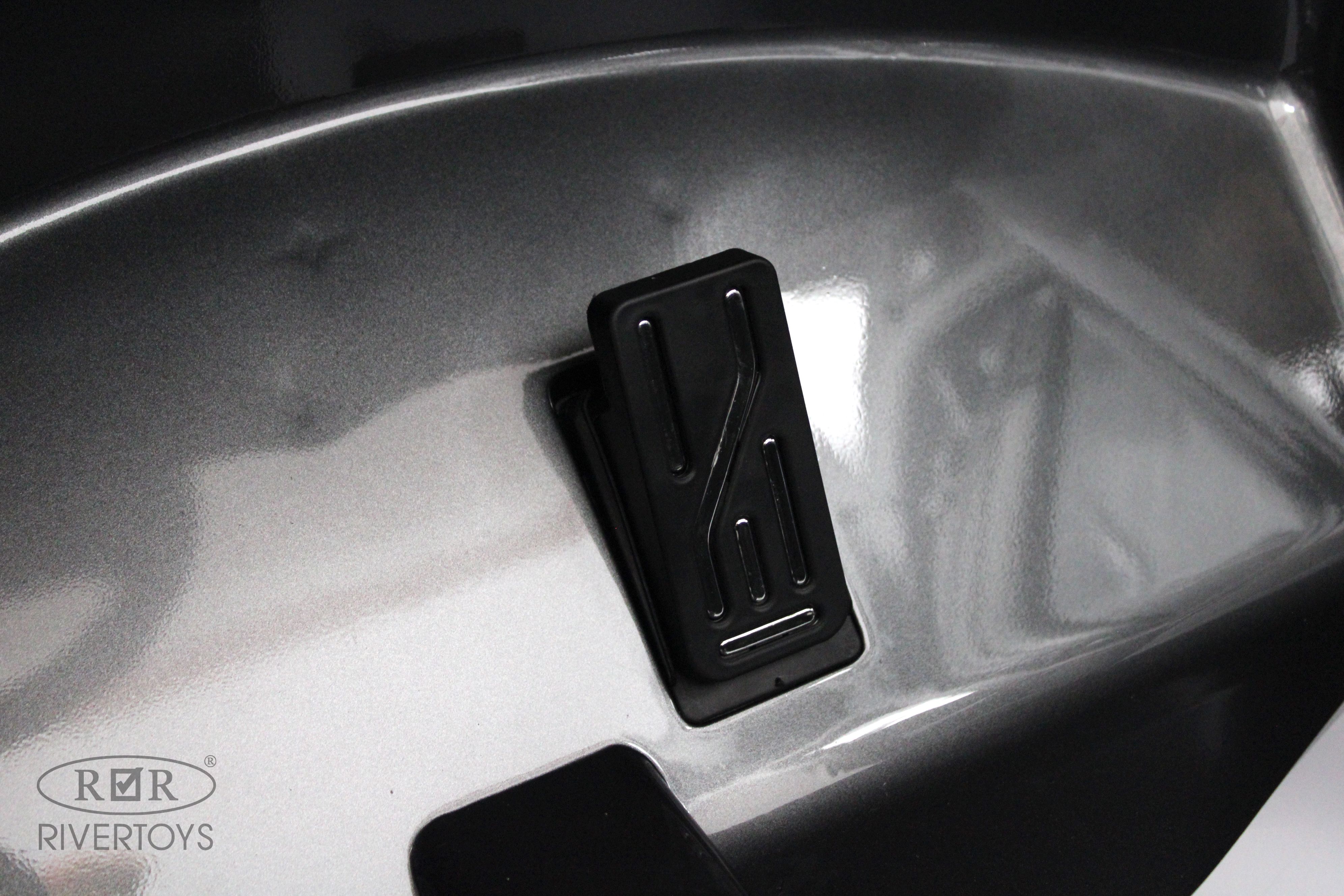 Электромобиль RIVERTOYS Y999YY-GRAY-GLANEC С пультом ДУ - фото 12