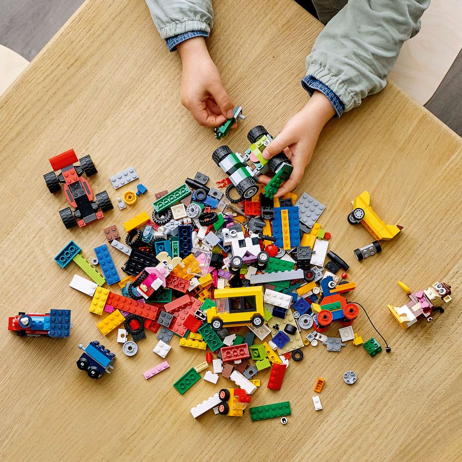 Конструктор LEGO Classic Кубики и колёса блочный - фото 9