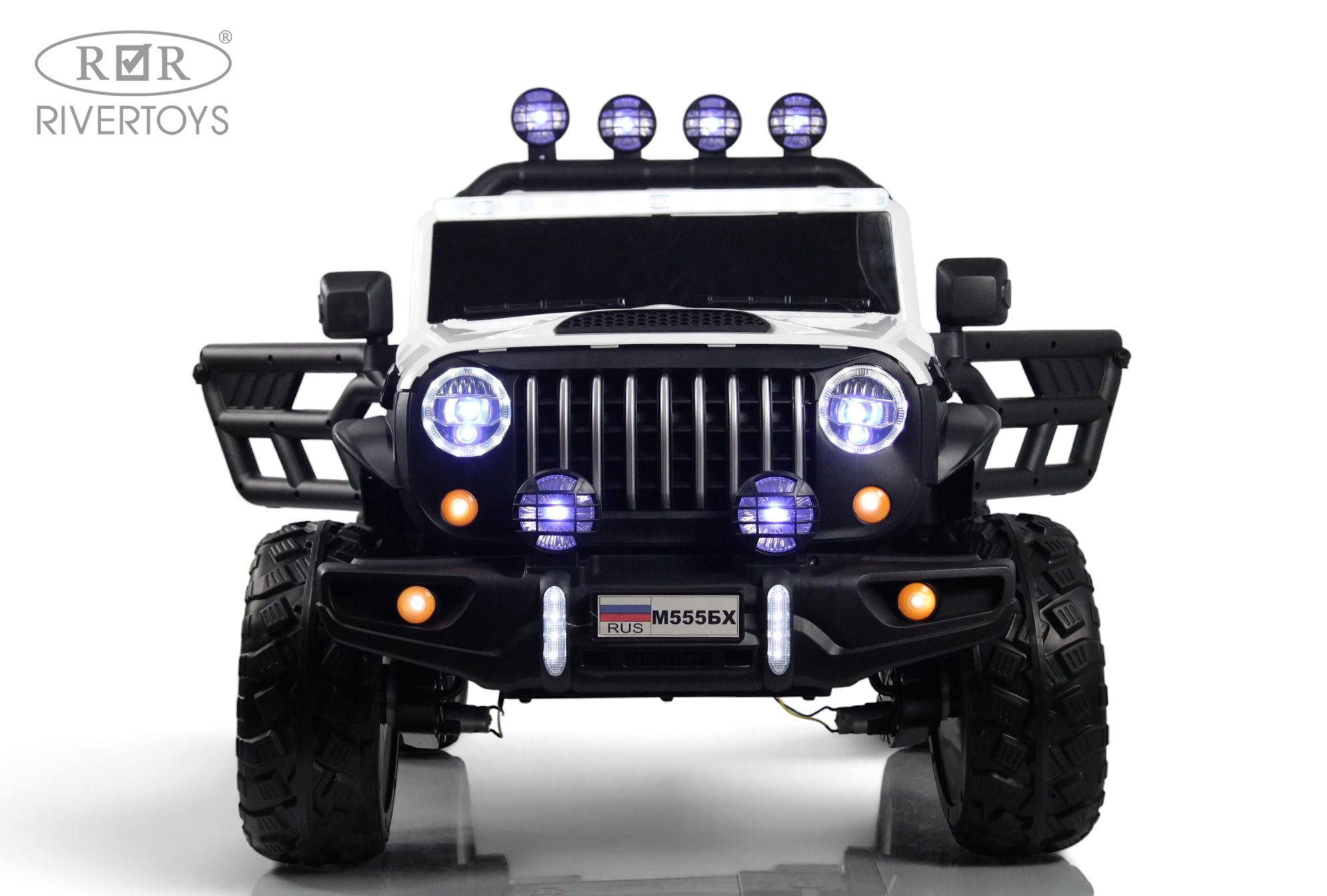 Электромобиль RIVERTOYS М555БХ-NEW-WHITE С пультом ДУ - фото 1