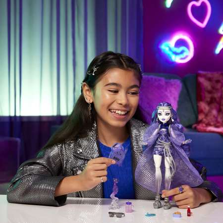 Кукла модельная Monster High Спектра Вондергейст