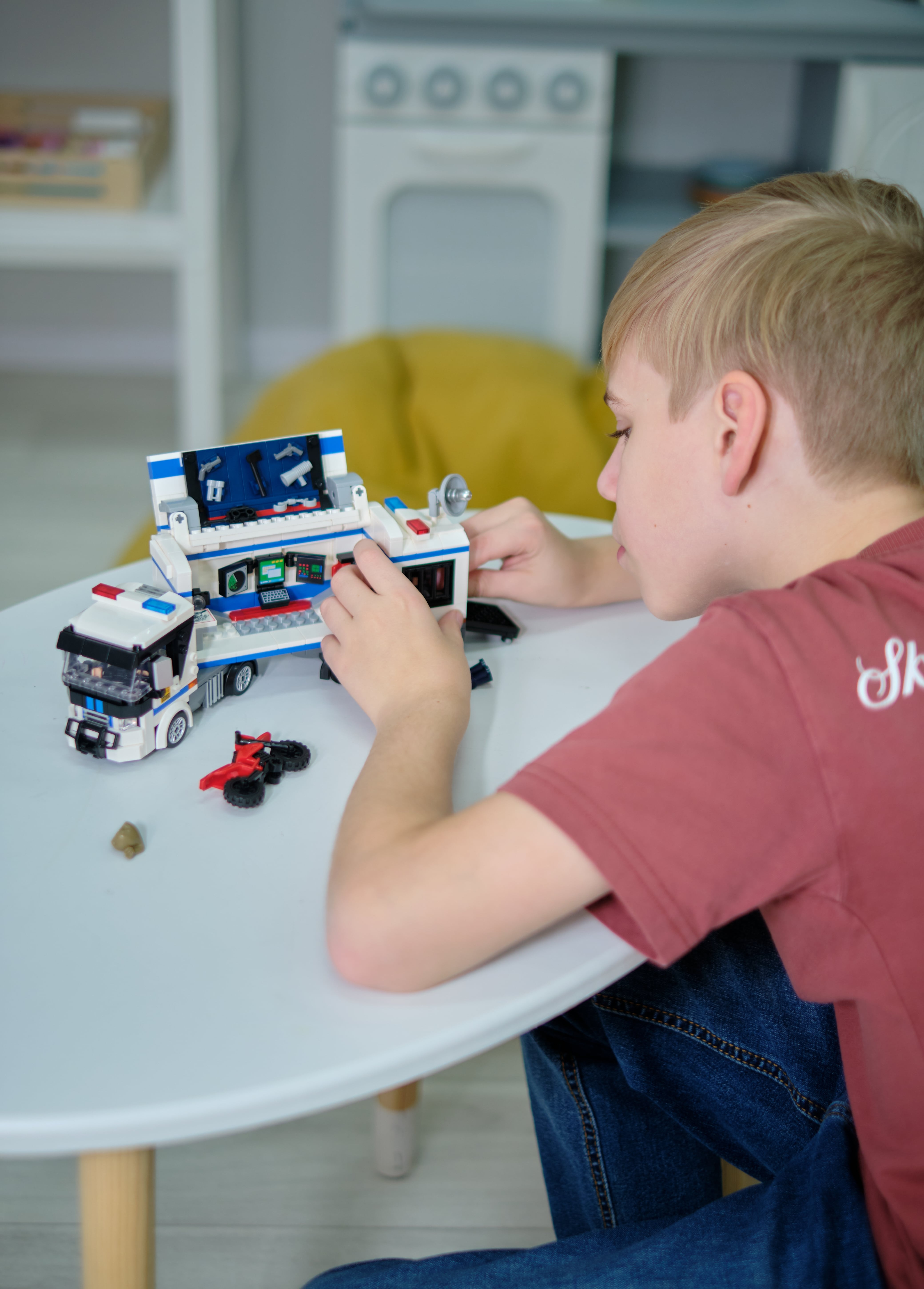 Конструктор brick labs Полицейский трак 572 дет. - фото 3