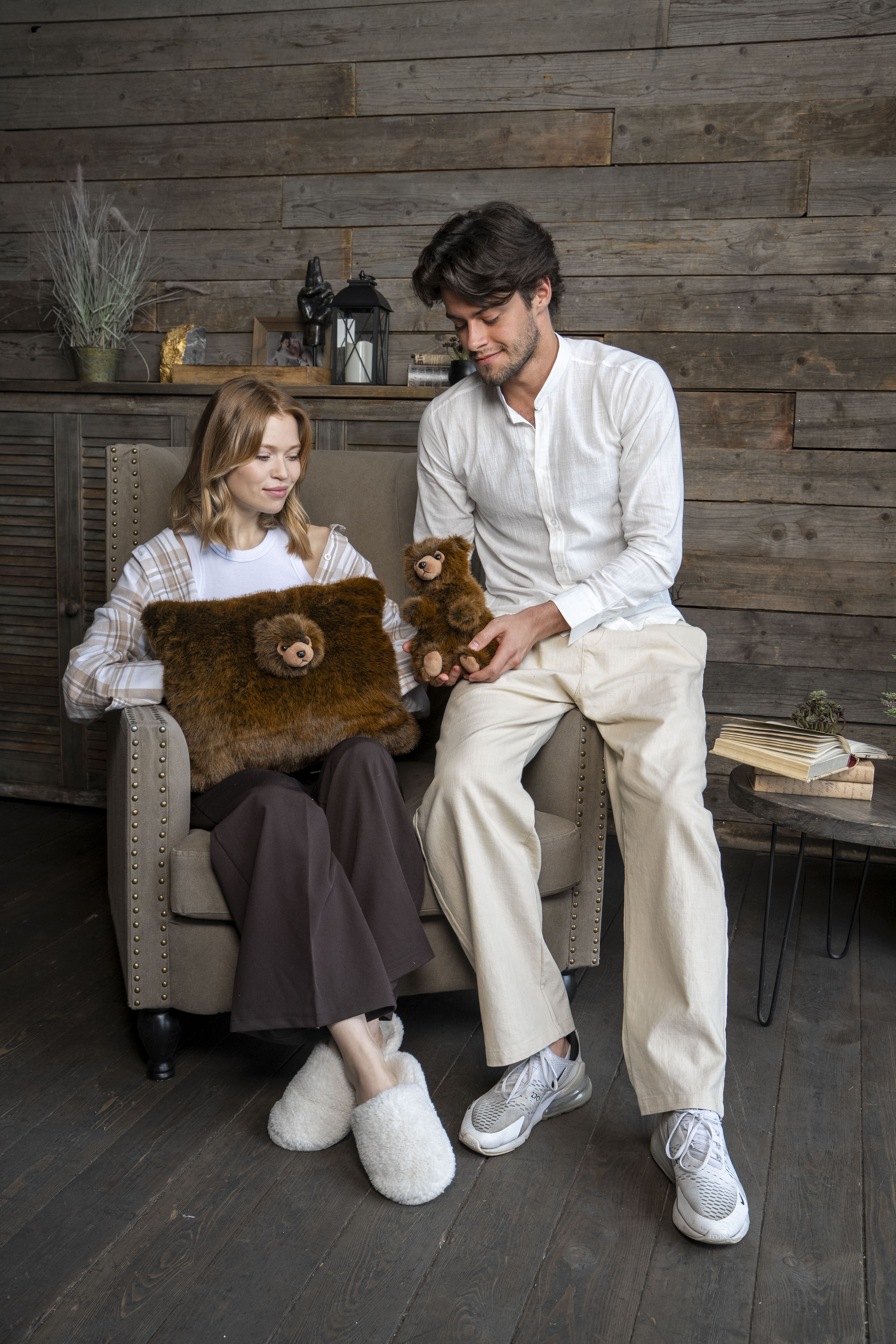 Подушка GULLIVER toys Медведь темно-коричневая 32 см - фото 10