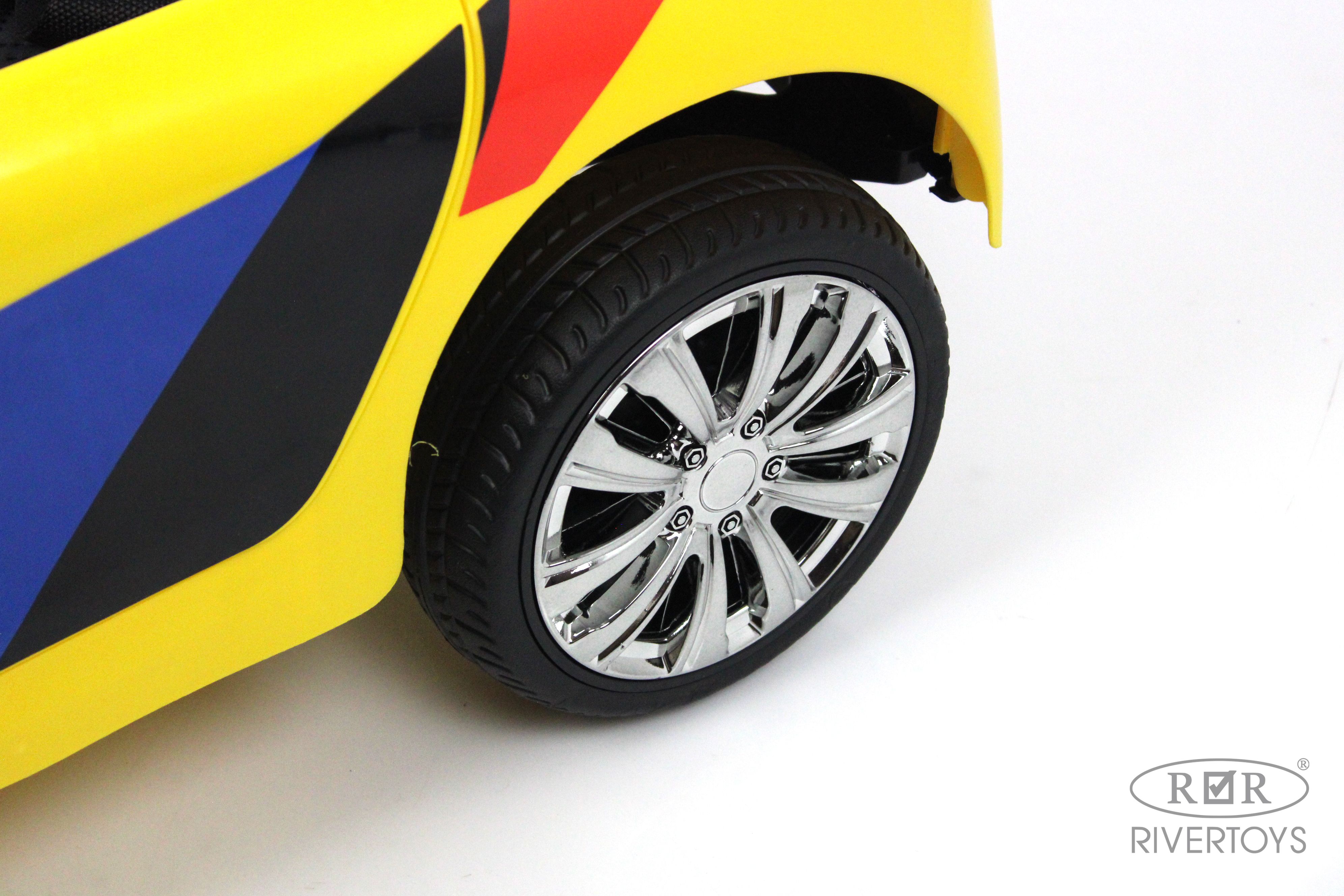 Электромобиль RIVERTOYS F444FF-YELLOW С пультом ДУ - фото 10