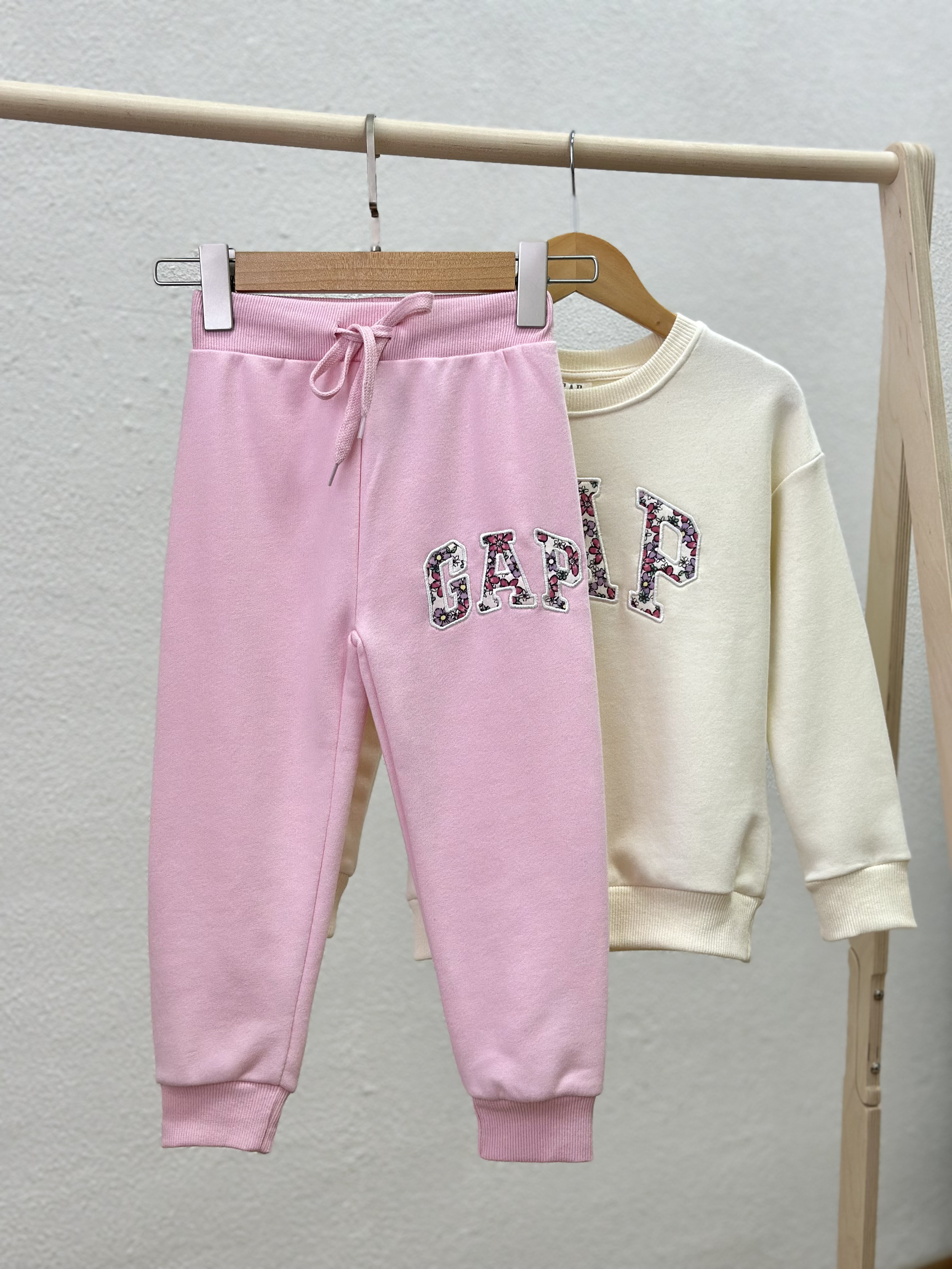 Свитшот и брюки Zara гап сердечки 2025 - фото 7