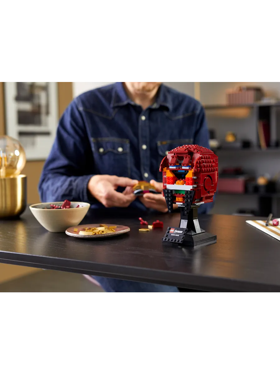Конструктор LEGO Marvel Super Heroes Шлем Железного Человека 480 дет. - фото 9