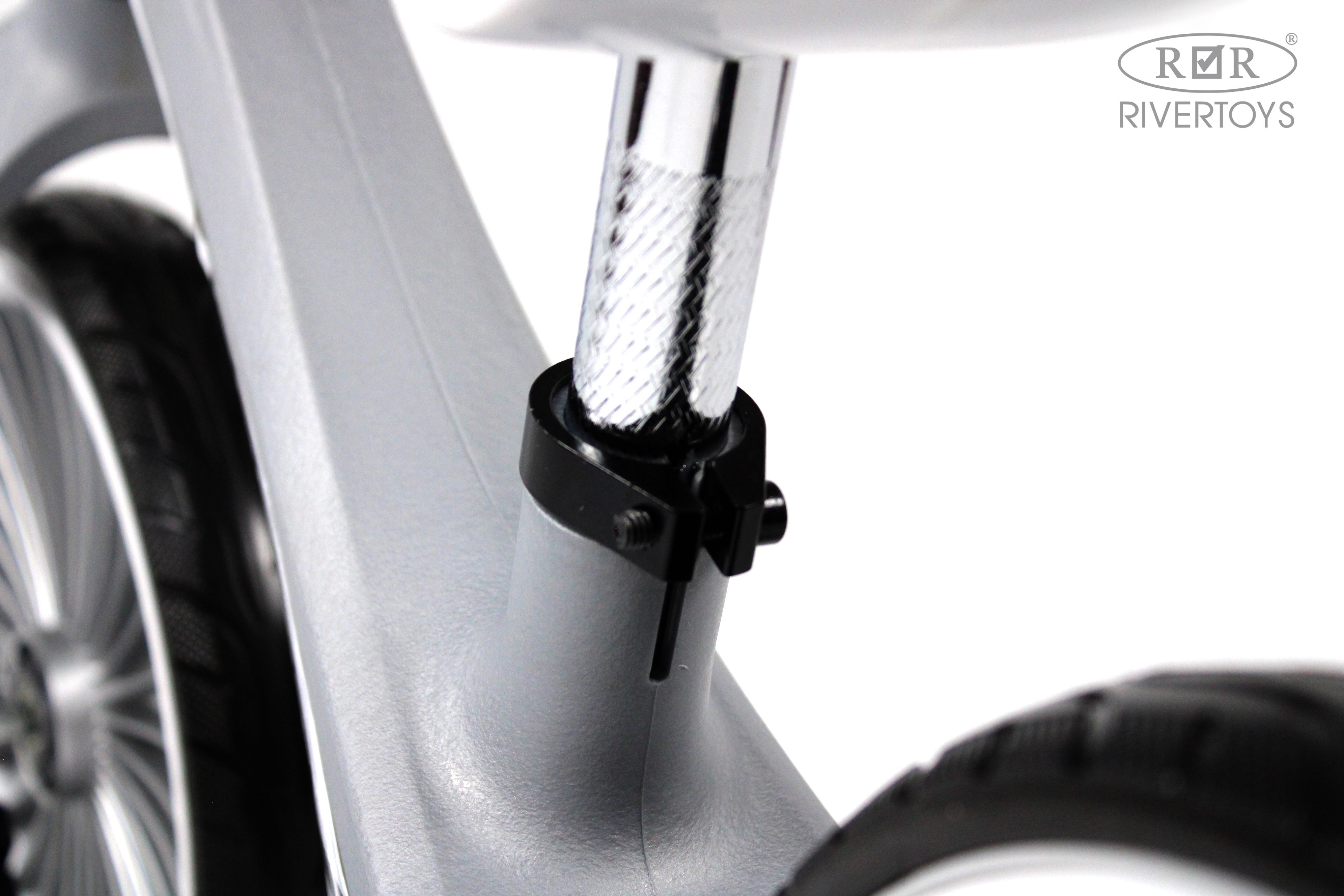 Двухколесный беговел RIVERTOYS 12 дюймов - фото 5