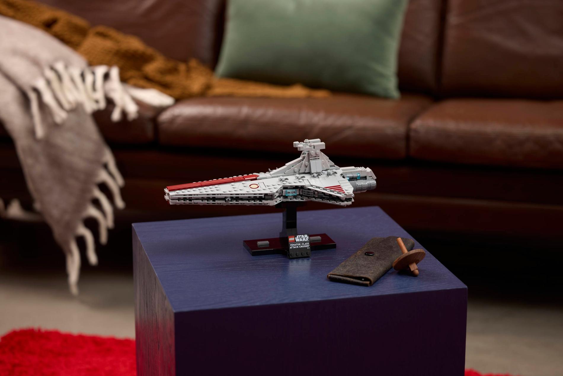 Конструктор LEGO Star Wars 75441 643 дет. - фото 6