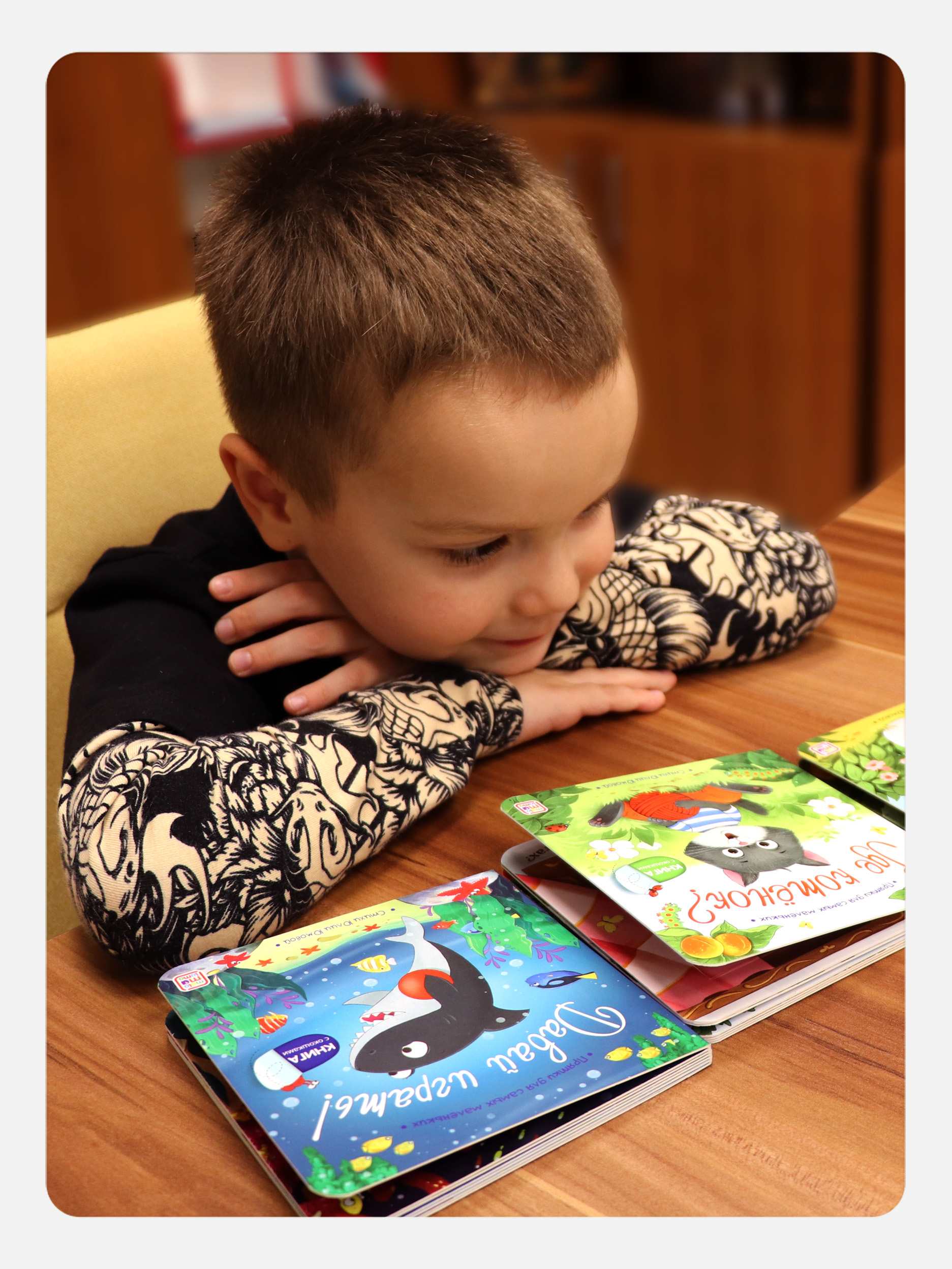 Сказки и стихи для малышей Malamalama Набор книг с окошками 4 штуки - фото 2