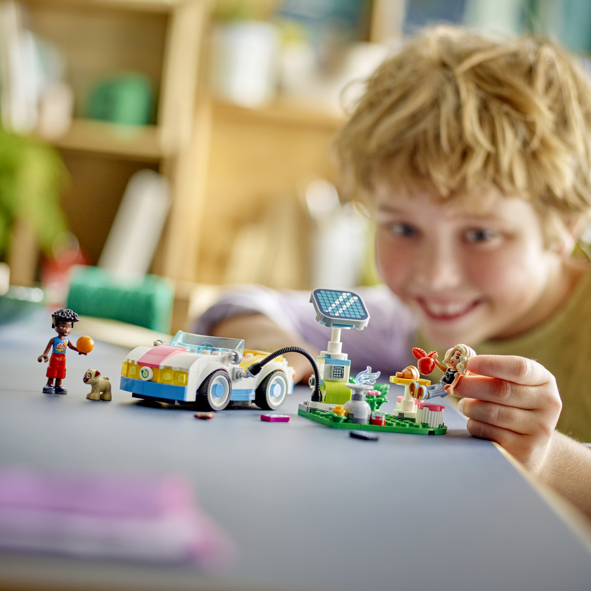 Конструктор LEGO Friends Электрическая машина и ЗУ 170 дет. - фото 8