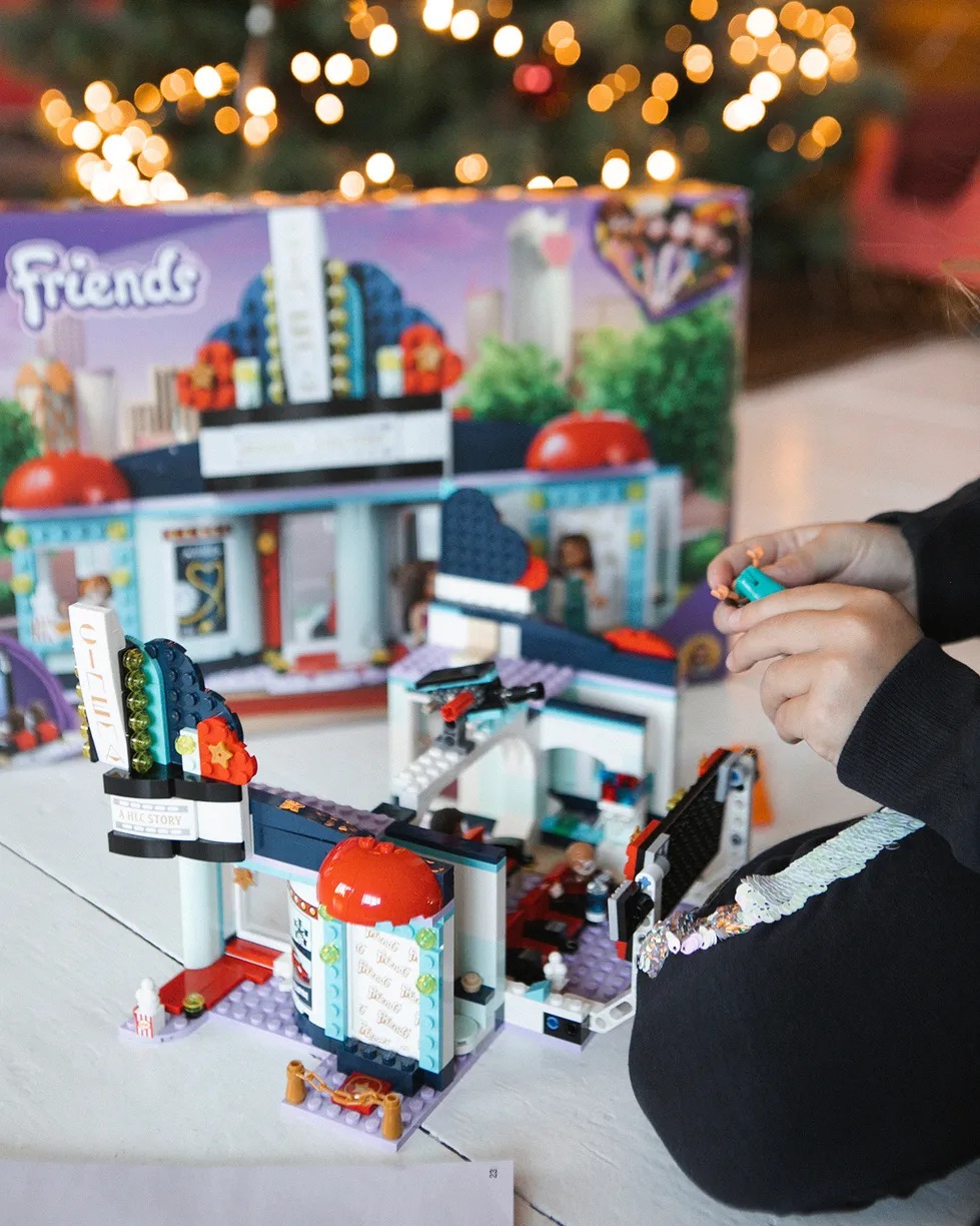 Конструктор LEGO Friends Кинотеатр Хартлейк-Сити 451 дет. - фото 10