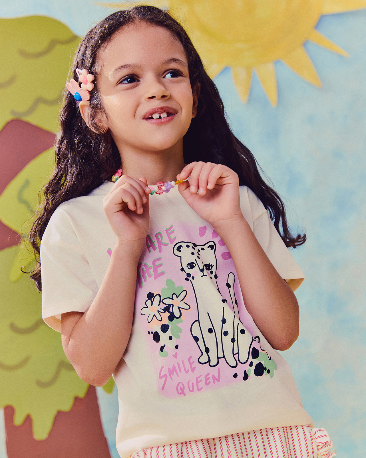 Изображение товара Бежевая детская футболка Futurino 104 с ярким цветным принтом Изображение товара Бежевая детская футболка Futurino 104 с ярким цветным принтом