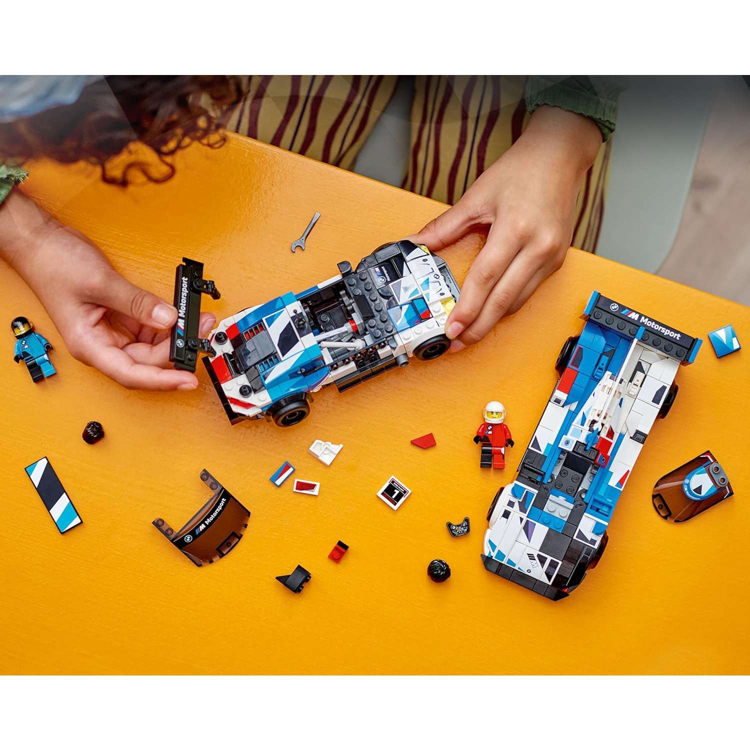Конструктор LEGO Speed Champions BMW M4 GT3/Hybrid V8 блочный - фото 12