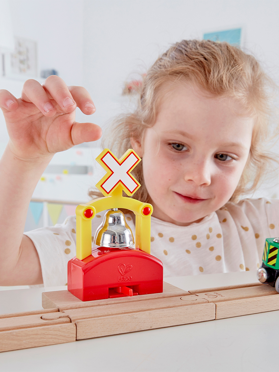 Изображение товара Игрушечный автоматический сигнал поезда Hape E3706_HP для железной дороги