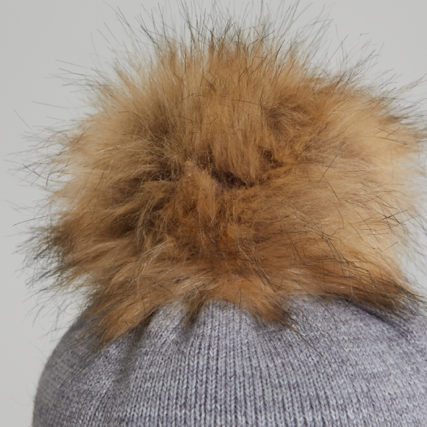 Шапка и снуд KUBRIO KU-H-111-FurPomPlain-Lgrey - фото 8