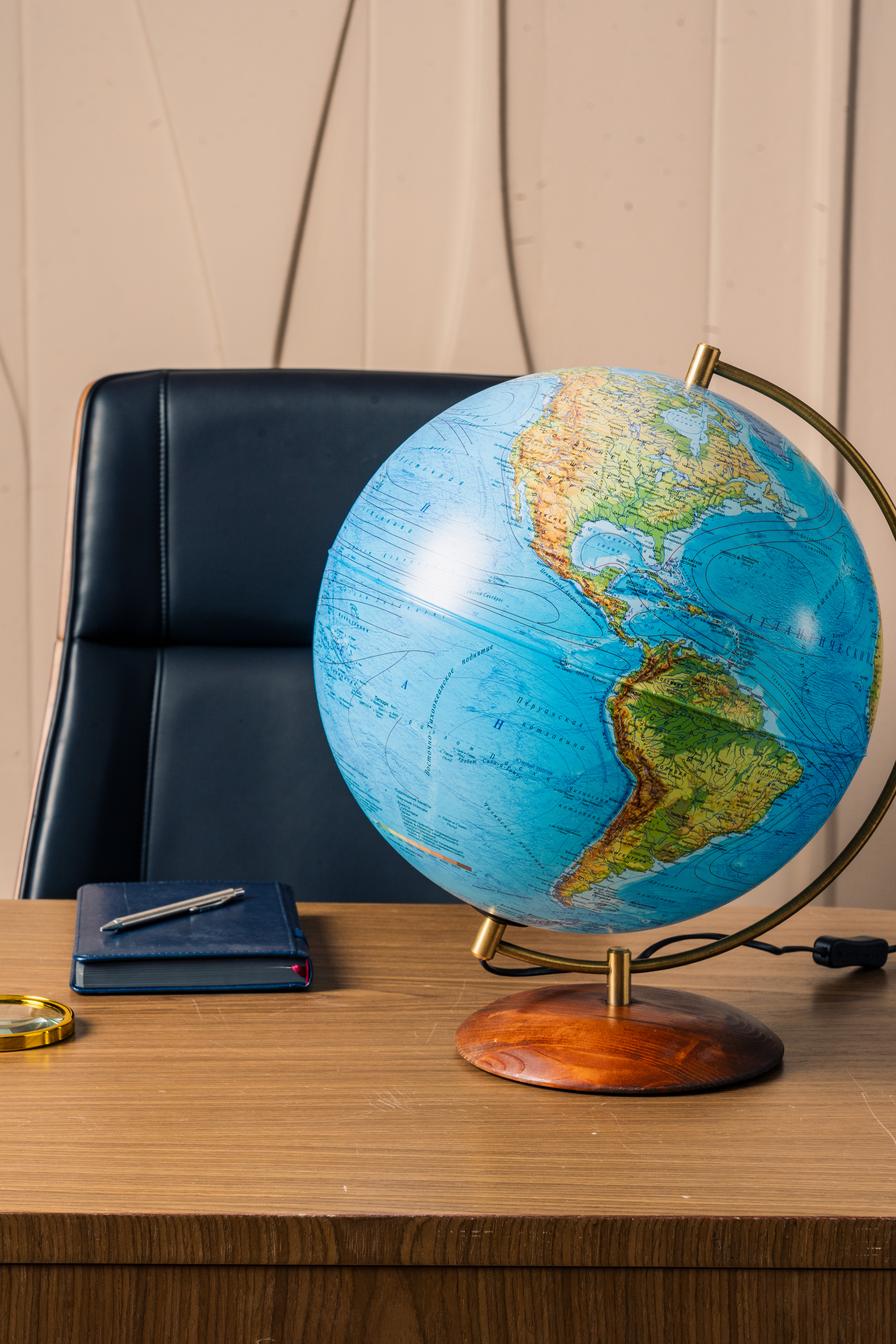 Глобус Globen Земля на подставке из натурального дерева с LED-подсветкой 32 см - фото 7