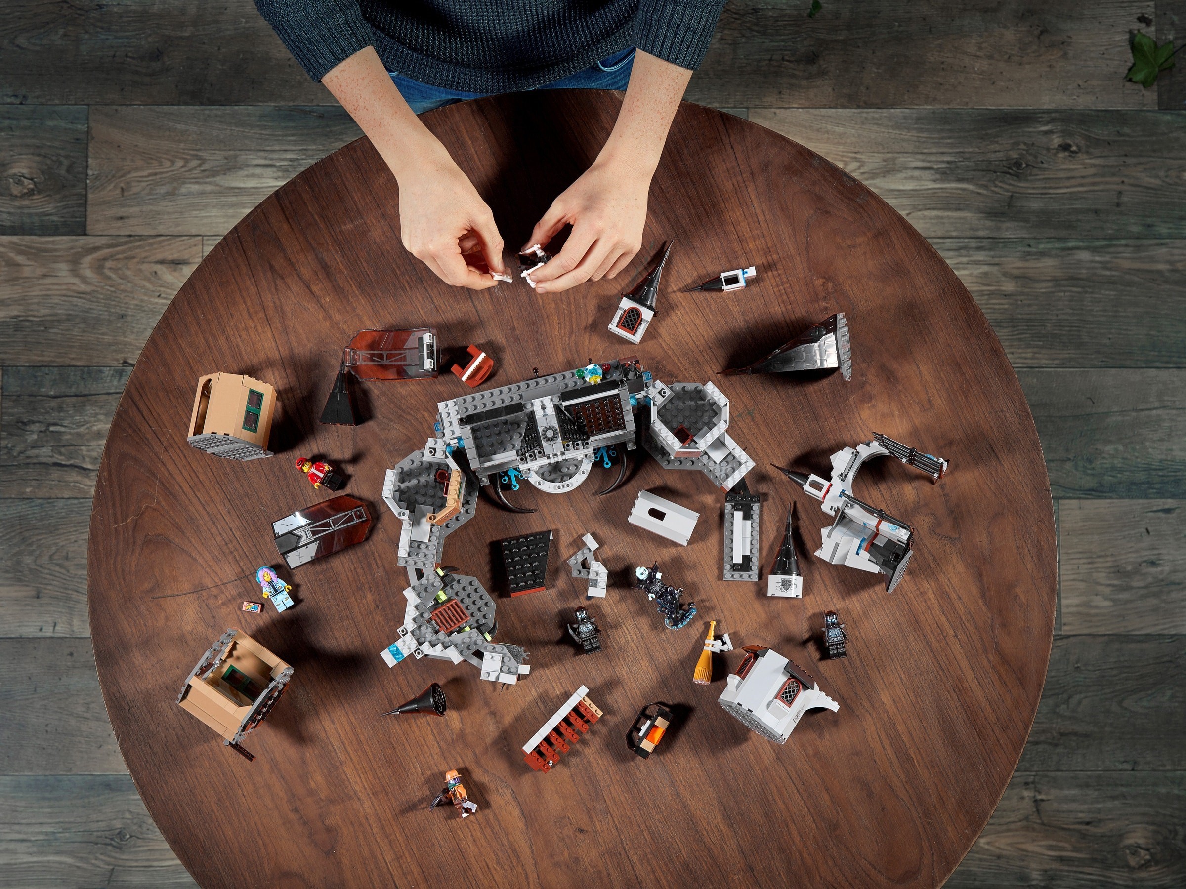 Конструктор LEGO Hidden Side 70437 1035 дет. - фото 3