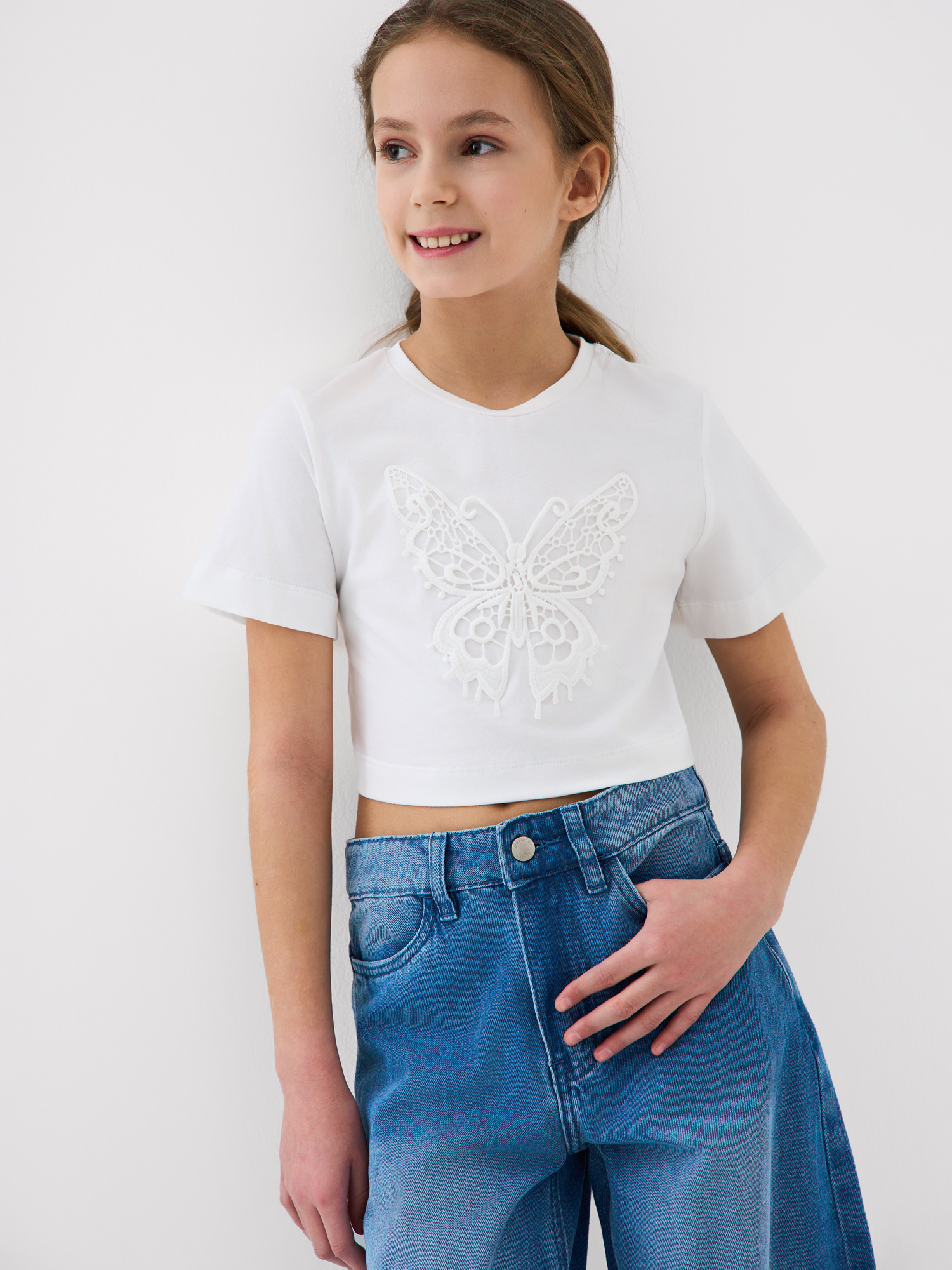 Изображение товара Футболка PlayToday 140: укороченная оверсайз с вышивкой бабочки