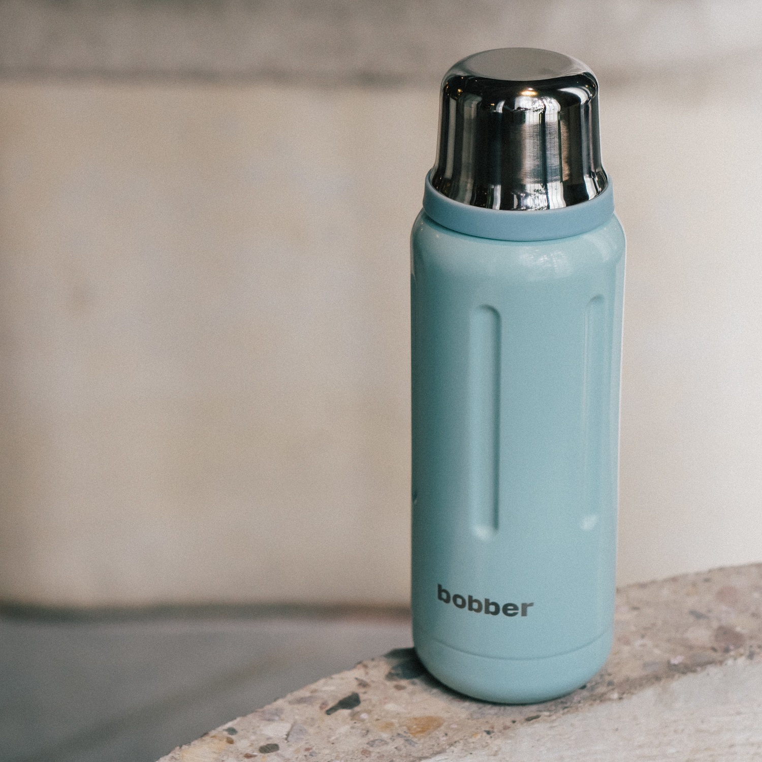 Термос 1 литр для напитков Bobber Flask светло-голубой - фото 3