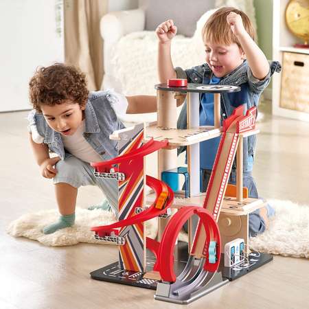 Гараж Hape с лифтом, многоуровневый