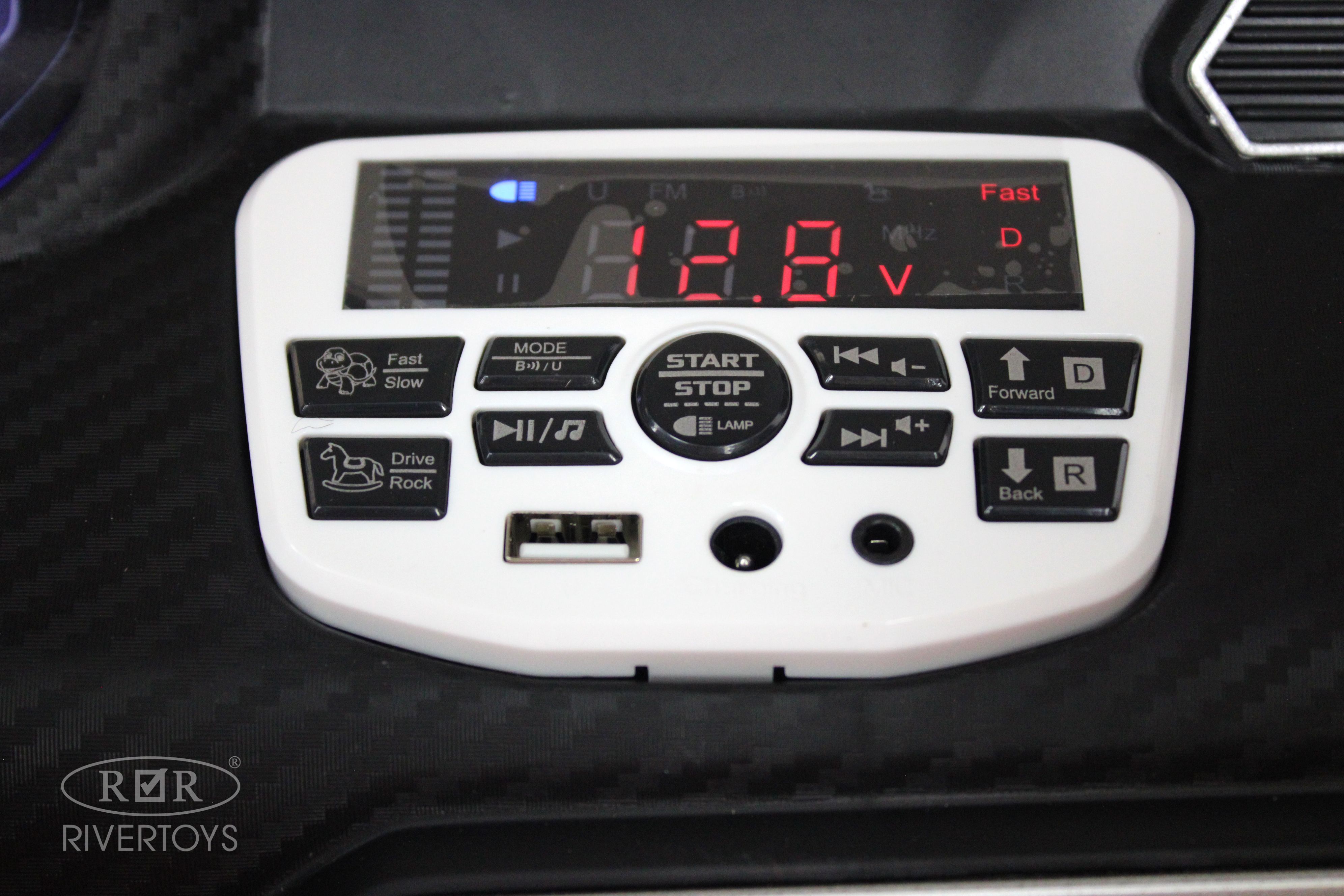 Электромобиль RIVERTOYS E777EE-RED С пультом ДУ - фото 10