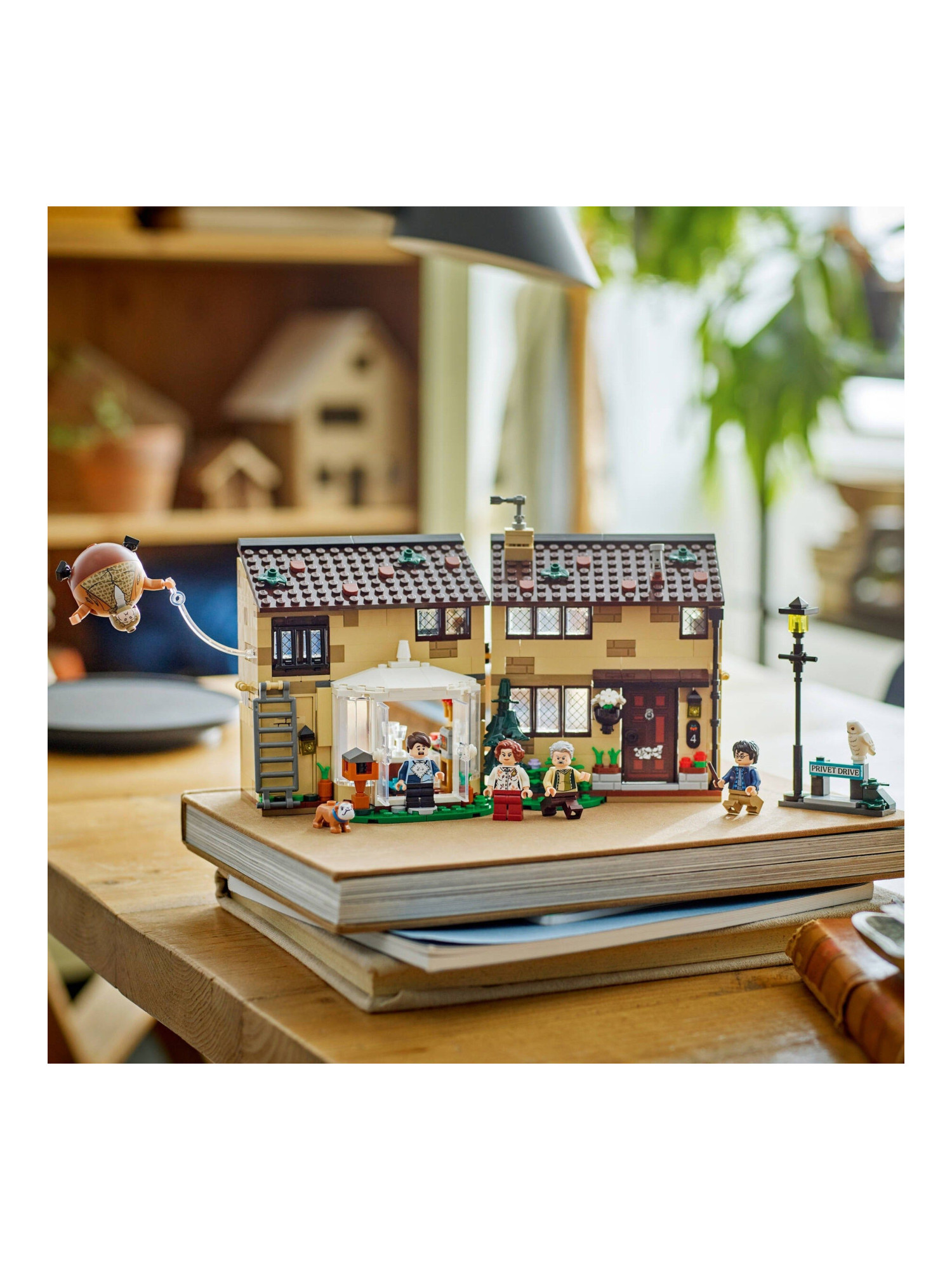 Конструктор LEGO Harry Potter Тисовая улица 639 дет. - фото 12