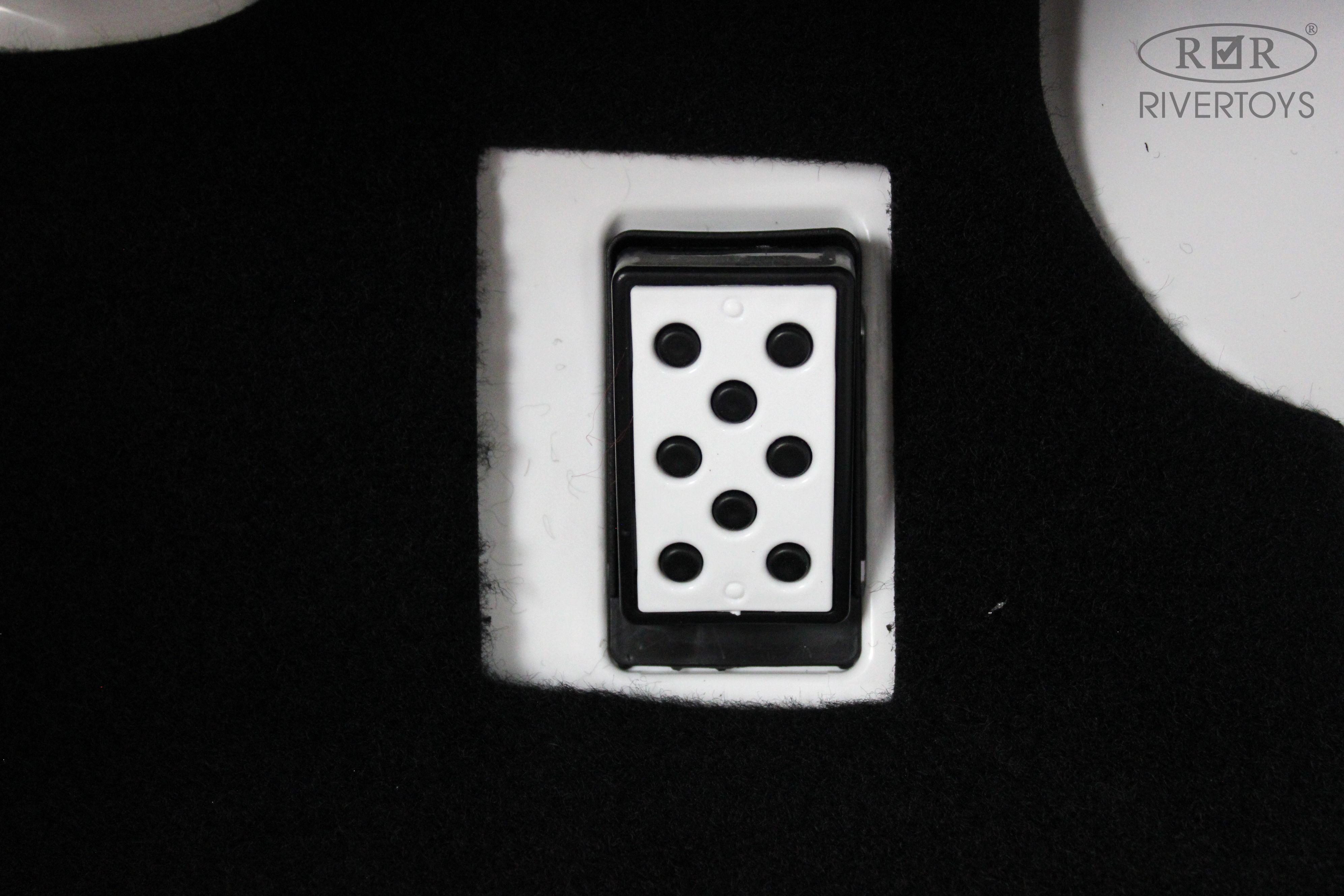 Электромобиль RIVERTOYS E777EE-WHITE С пультом ДУ - фото 8