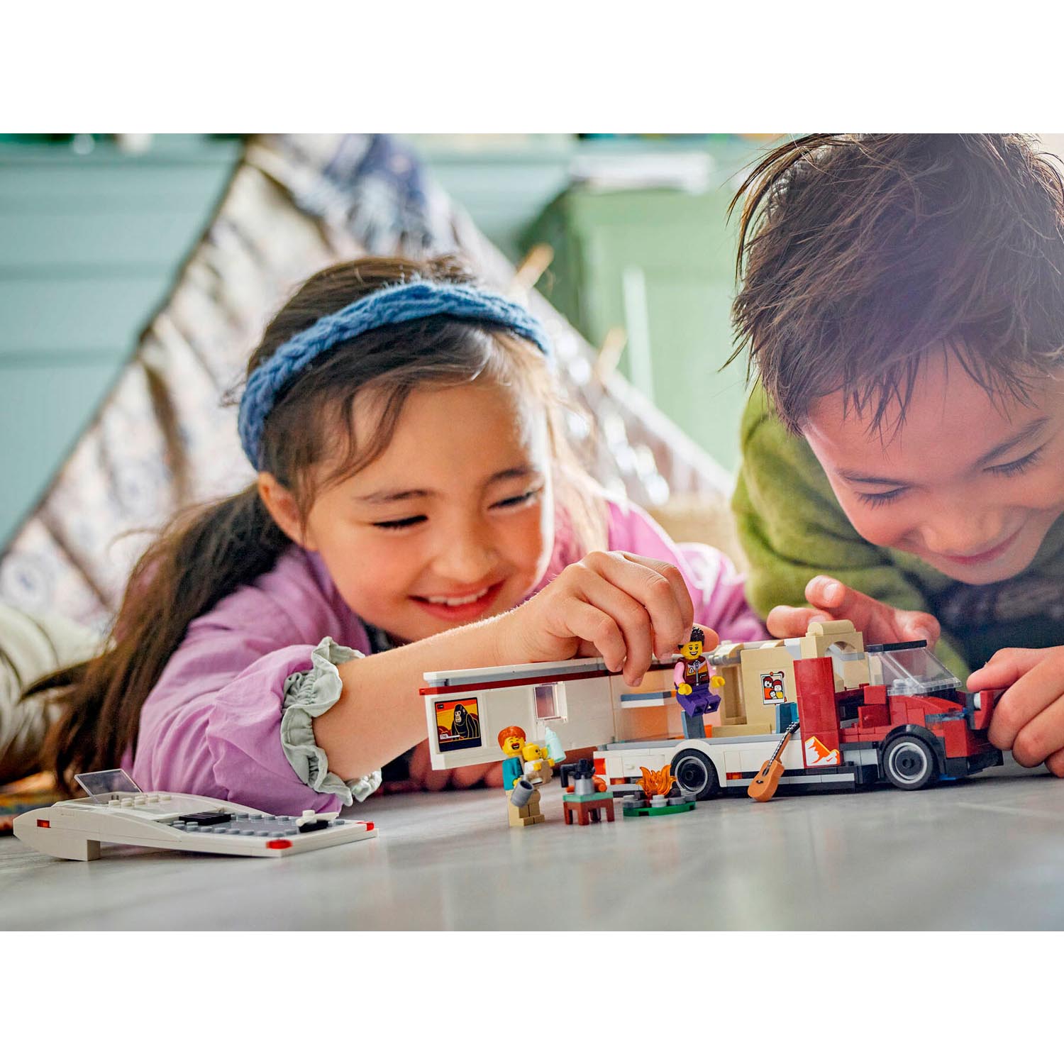 Конструктор LEGO City Туристический фургон 385 дет. - фото 11