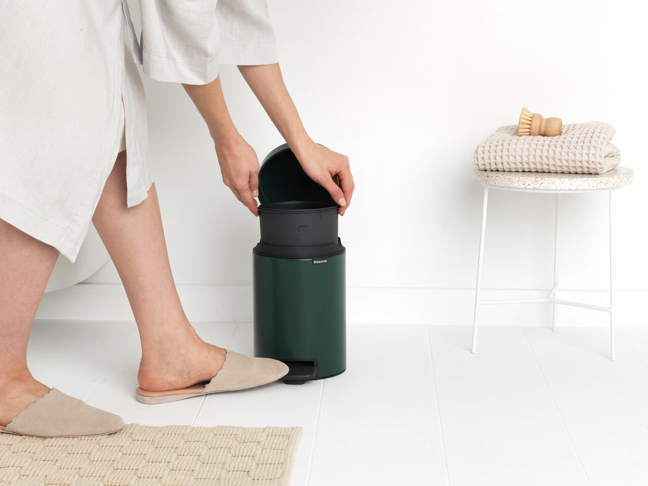 Бак мусорный Brabantia NewIcon с педалью зеленая сосна 3л 304002 - фото 15