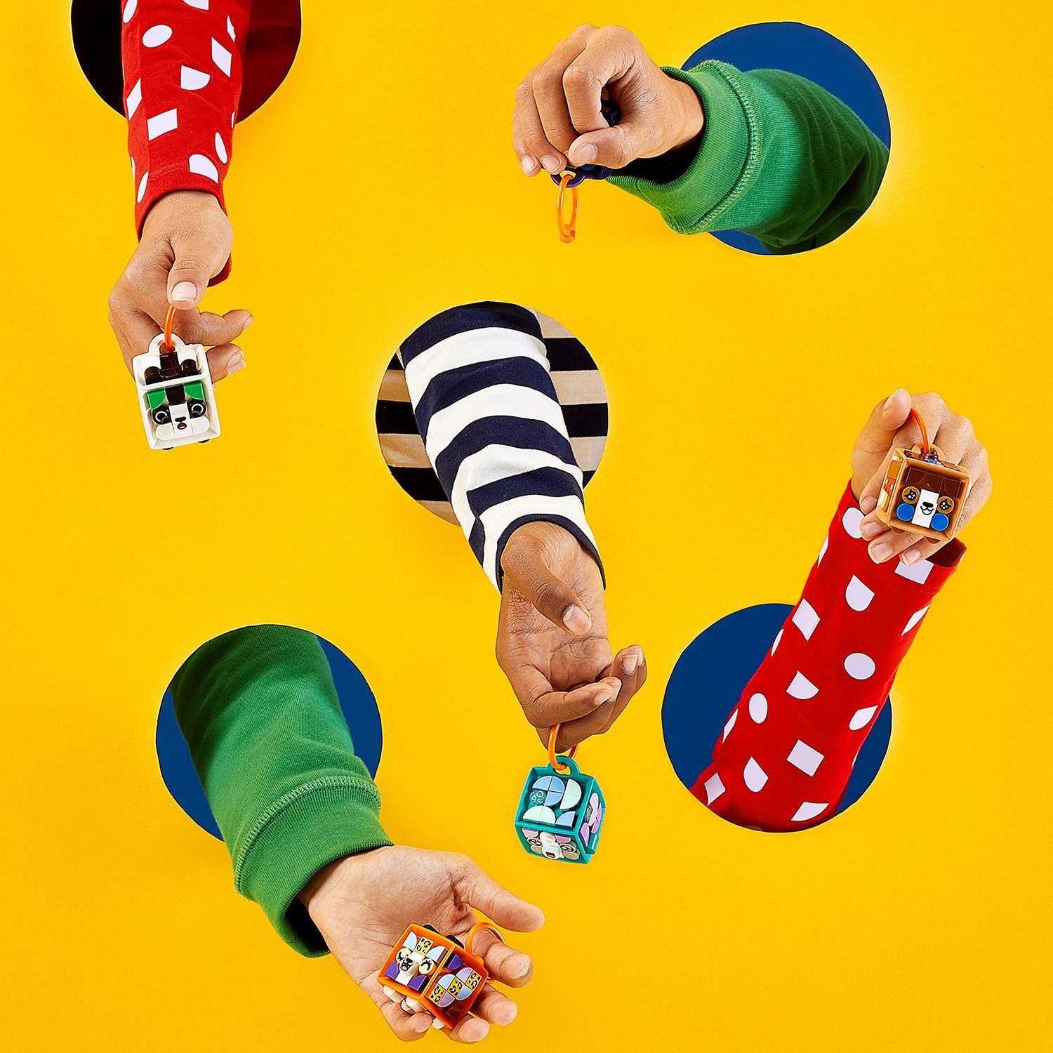 Конструктор LEGO DOTS Брелок Панда блочный - фото 8