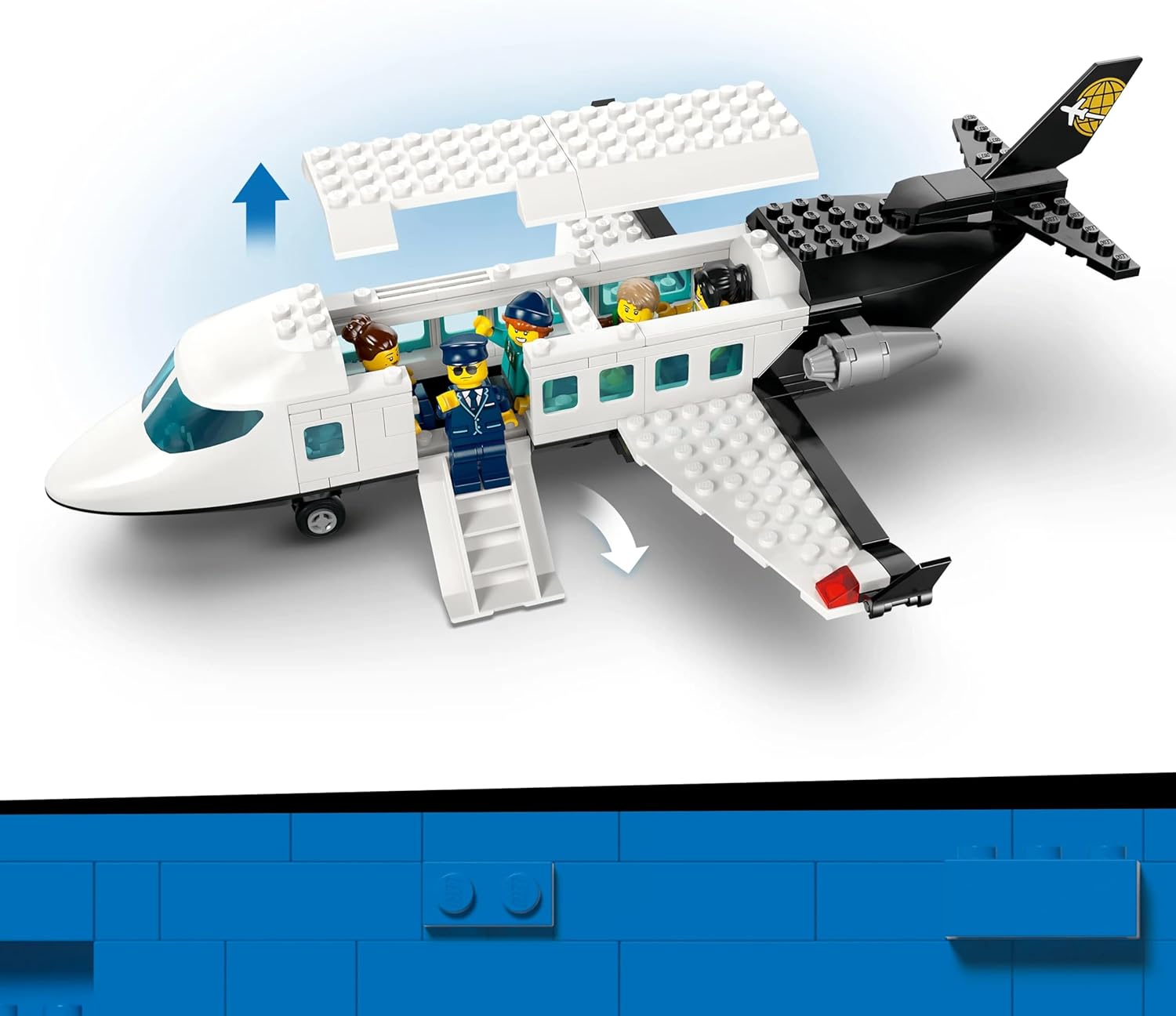 Конструктор LEGO City Аэропорт и самолет 887 дет. - фото 6